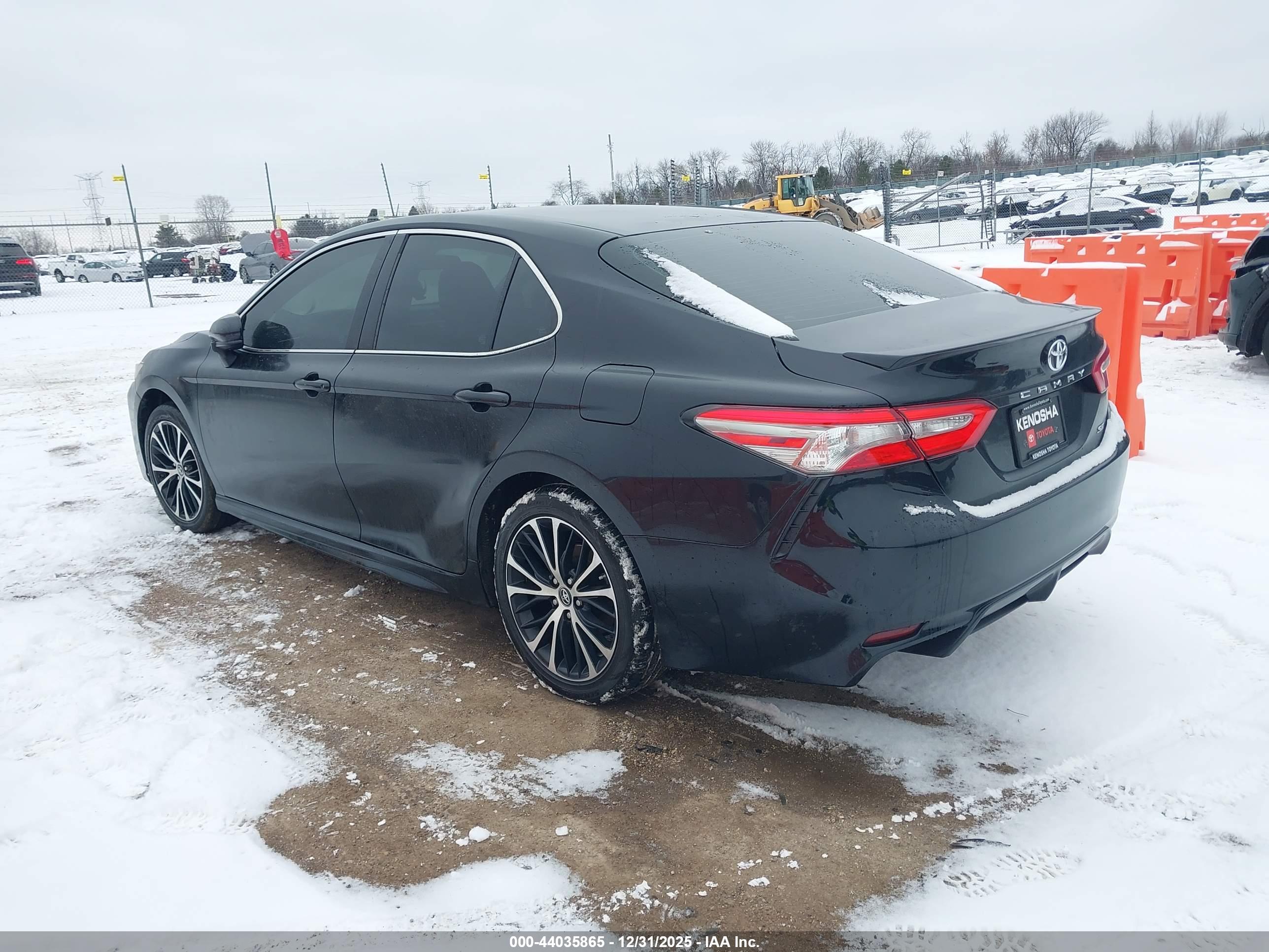TOYOTA CAMRY image 3