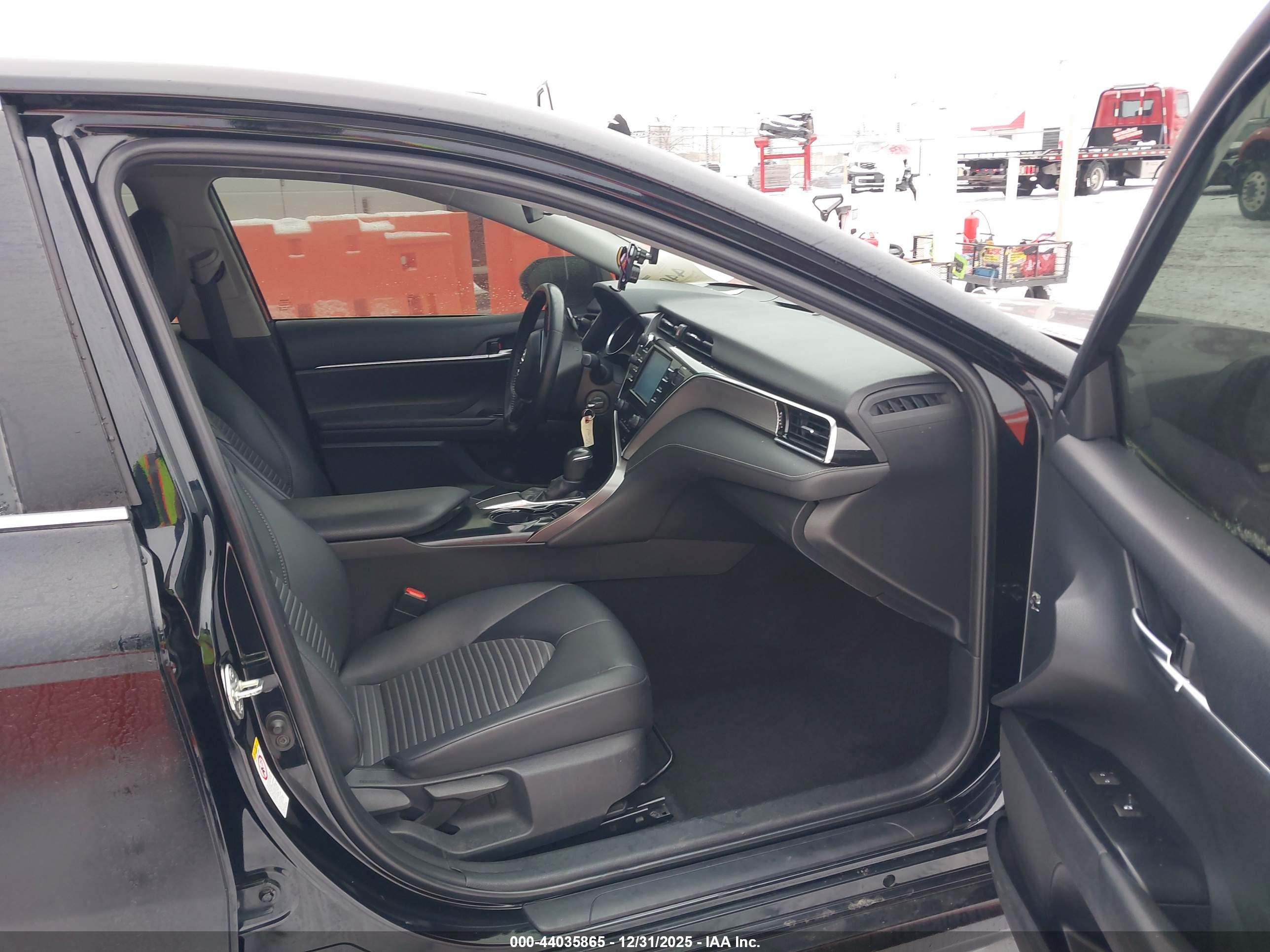 TOYOTA CAMRY image 5