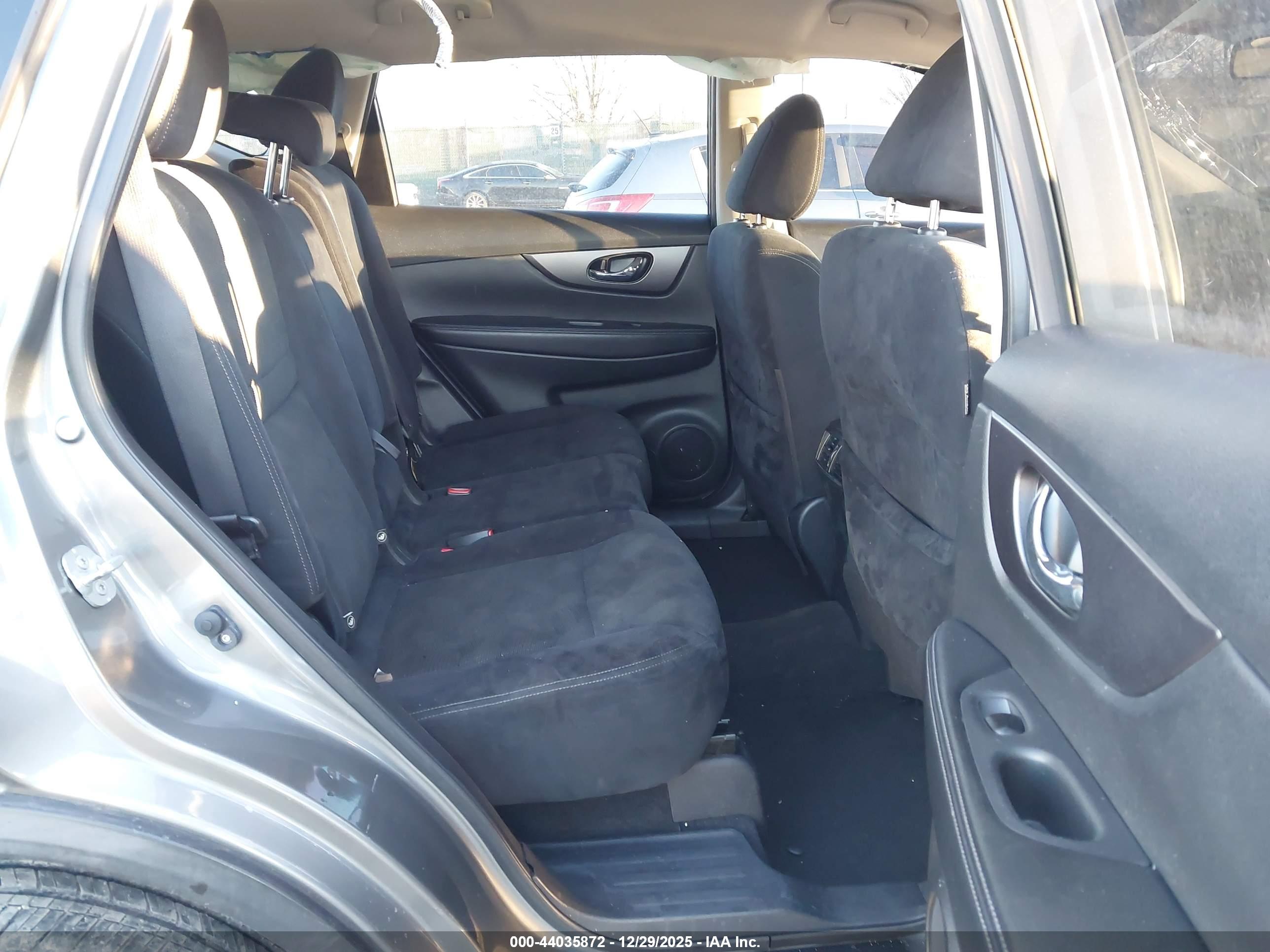 NISSAN ROGUE image 8