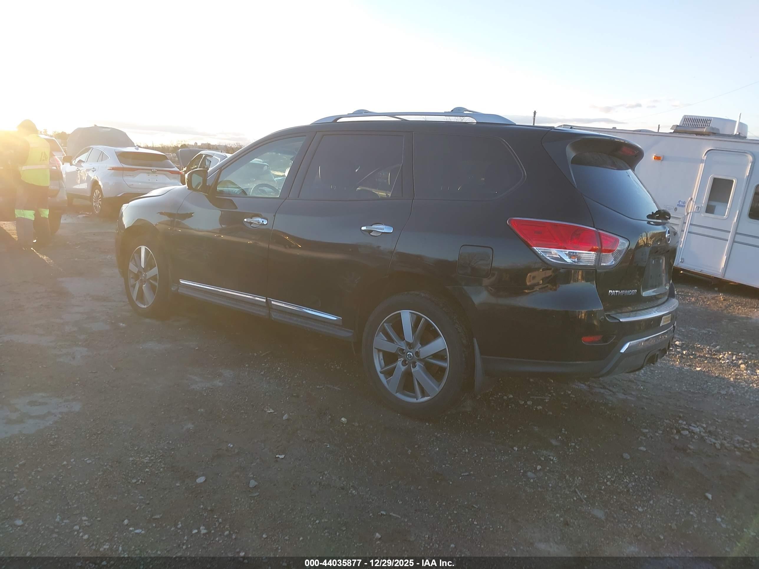 NISSAN PATHFINDER image 3