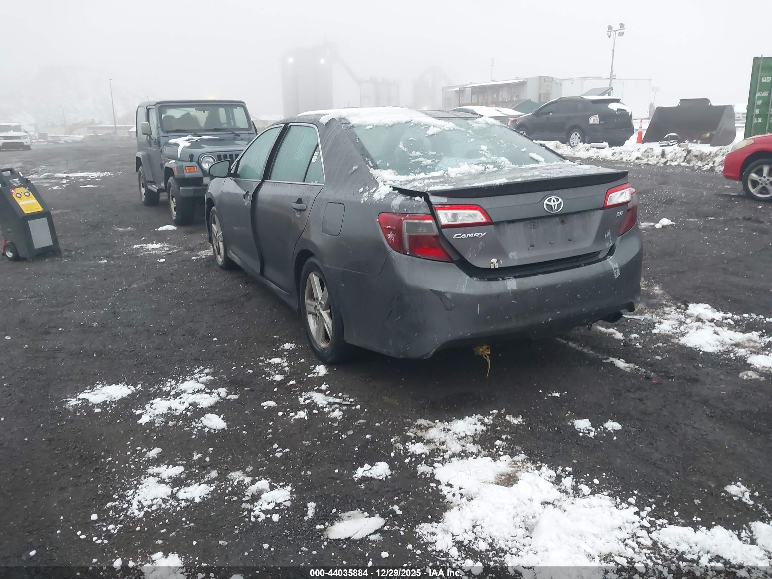 TOYOTA CAMRY image 3
