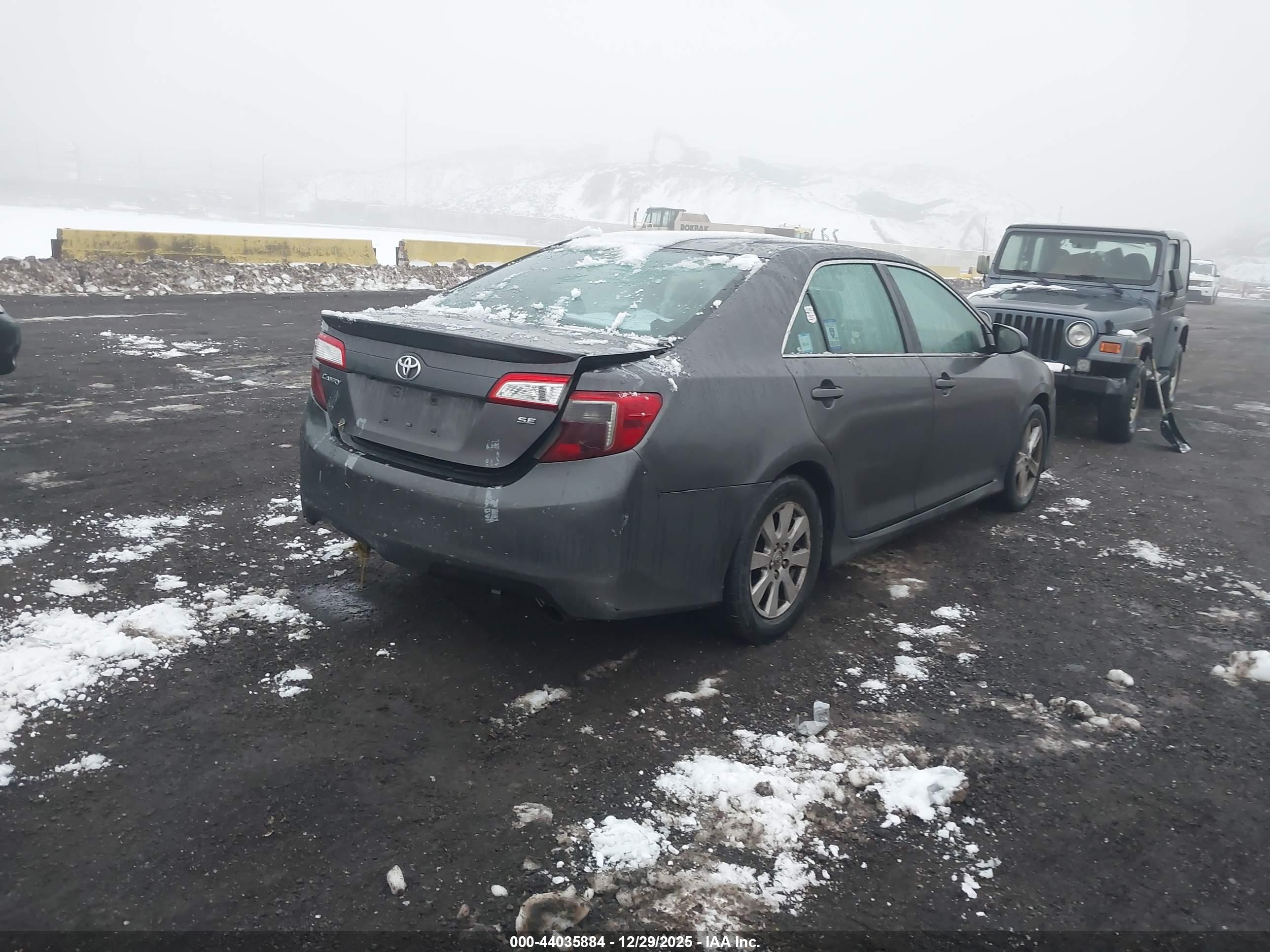TOYOTA CAMRY image 4