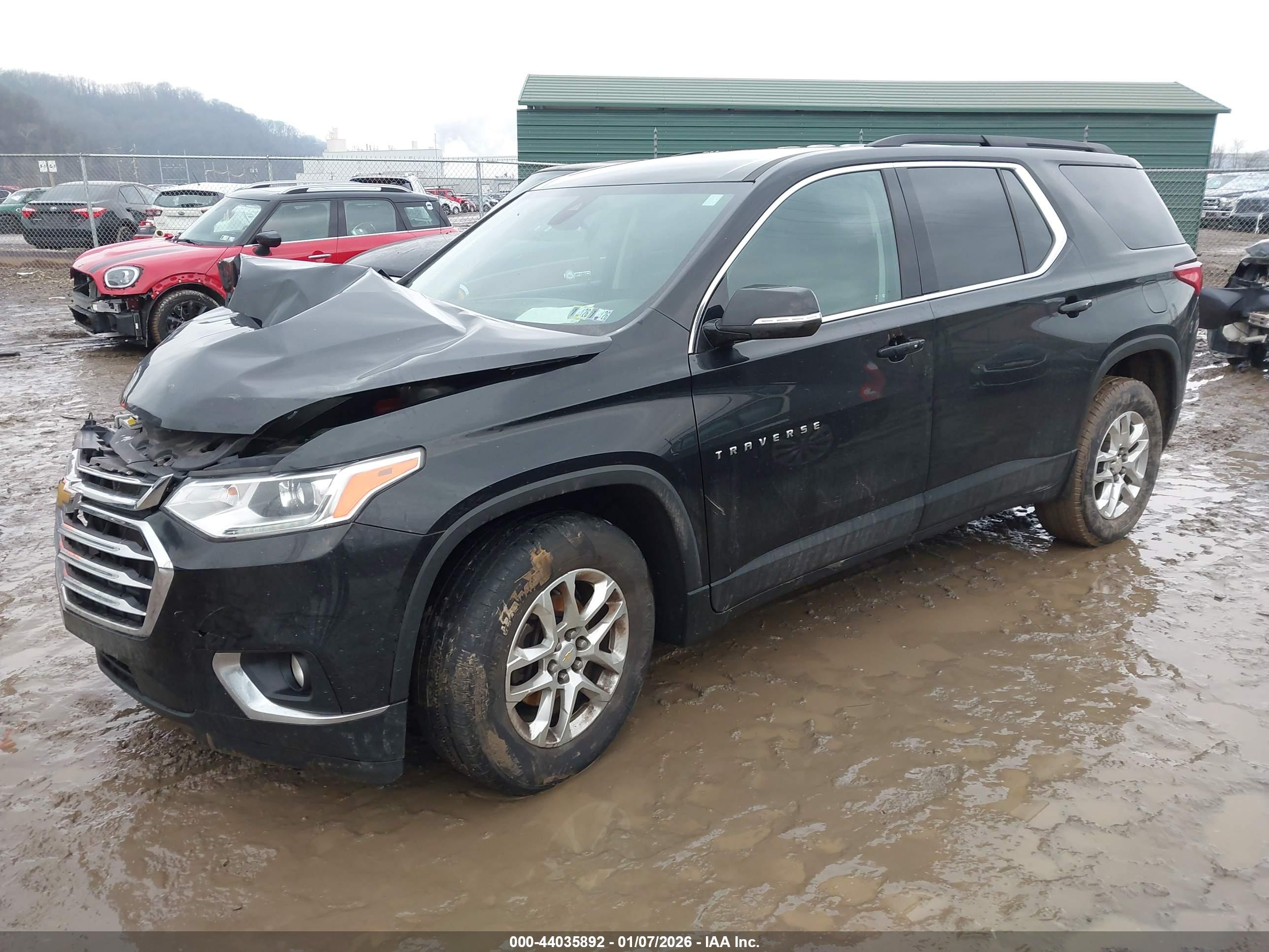 CHEVROLET TRAVERSE image 2