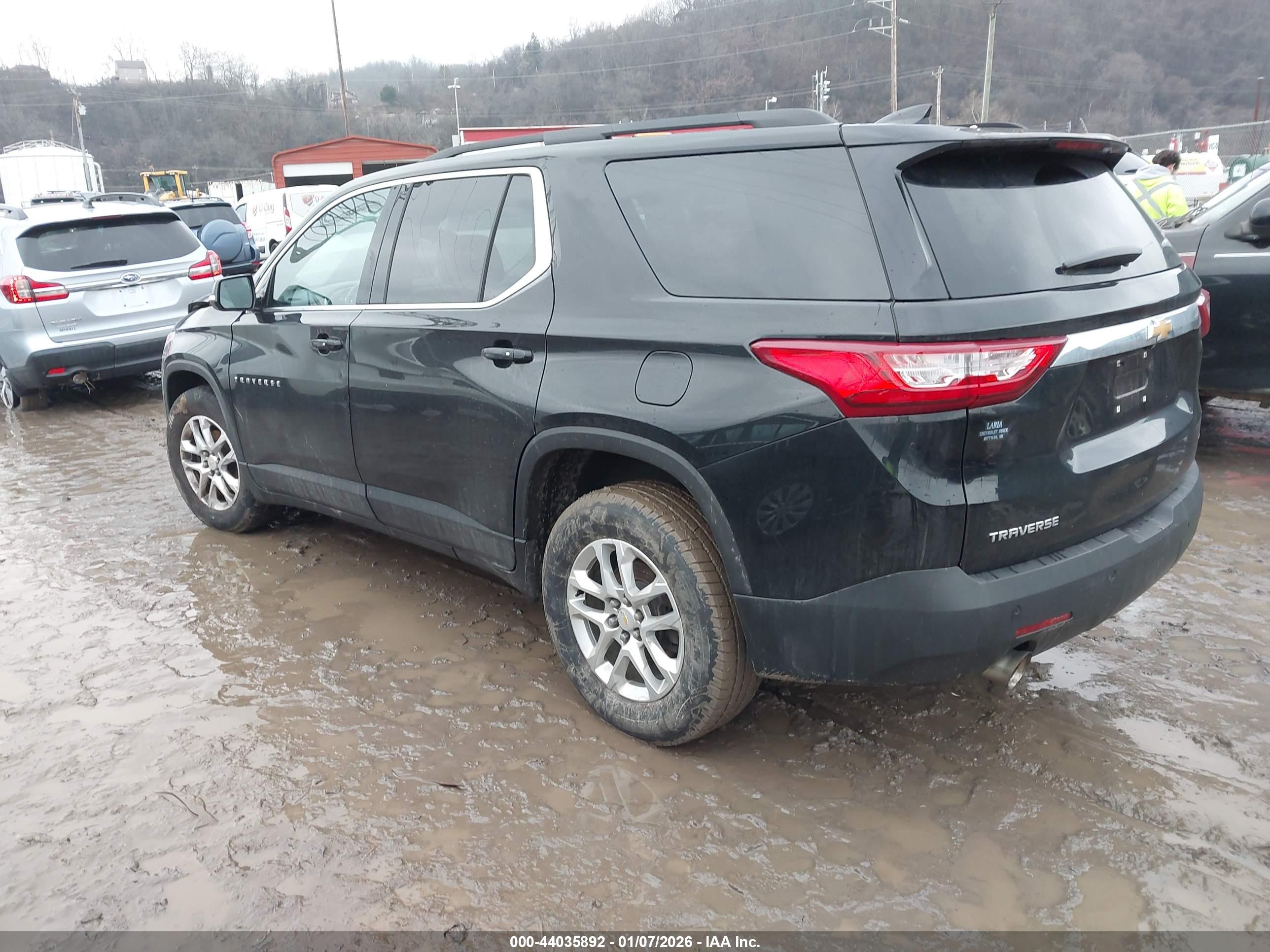 CHEVROLET TRAVERSE image 3
