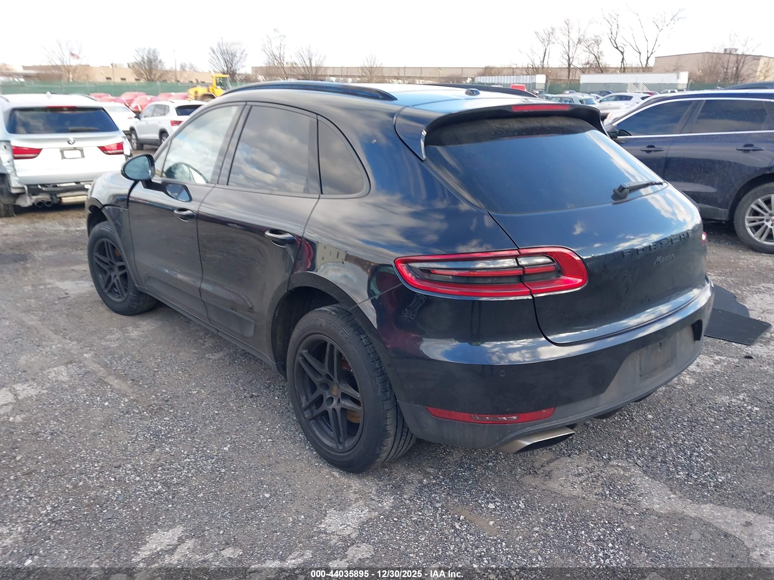 PORSCHE MACAN image 3