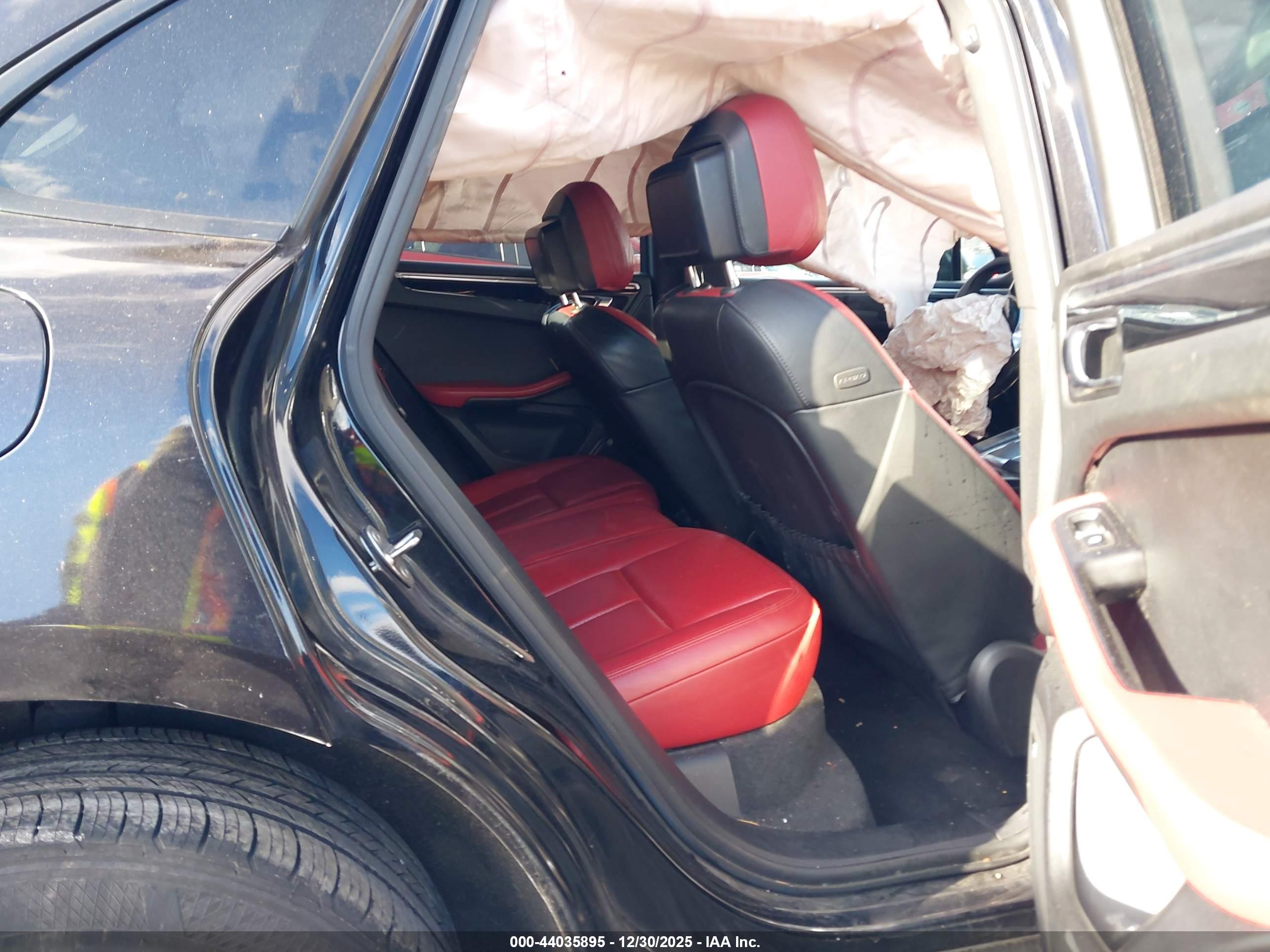 PORSCHE MACAN image 8