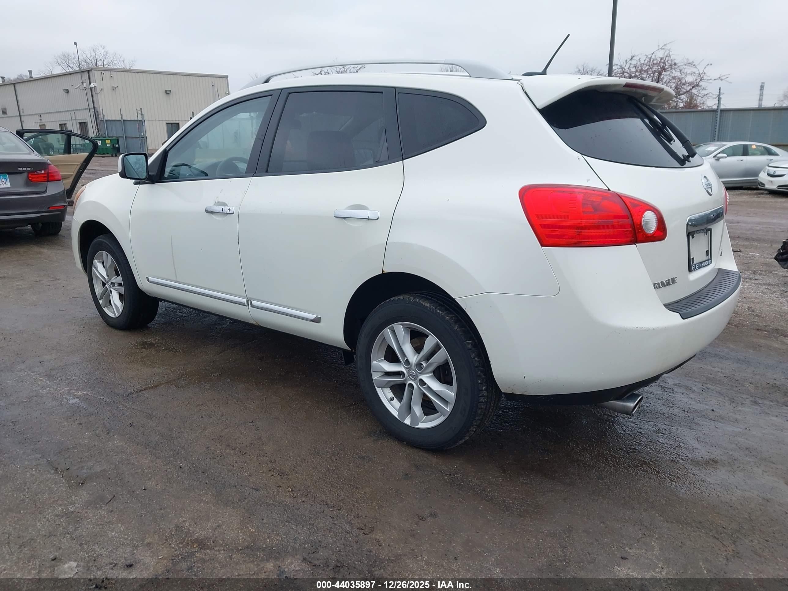 NISSAN ROGUE image 3