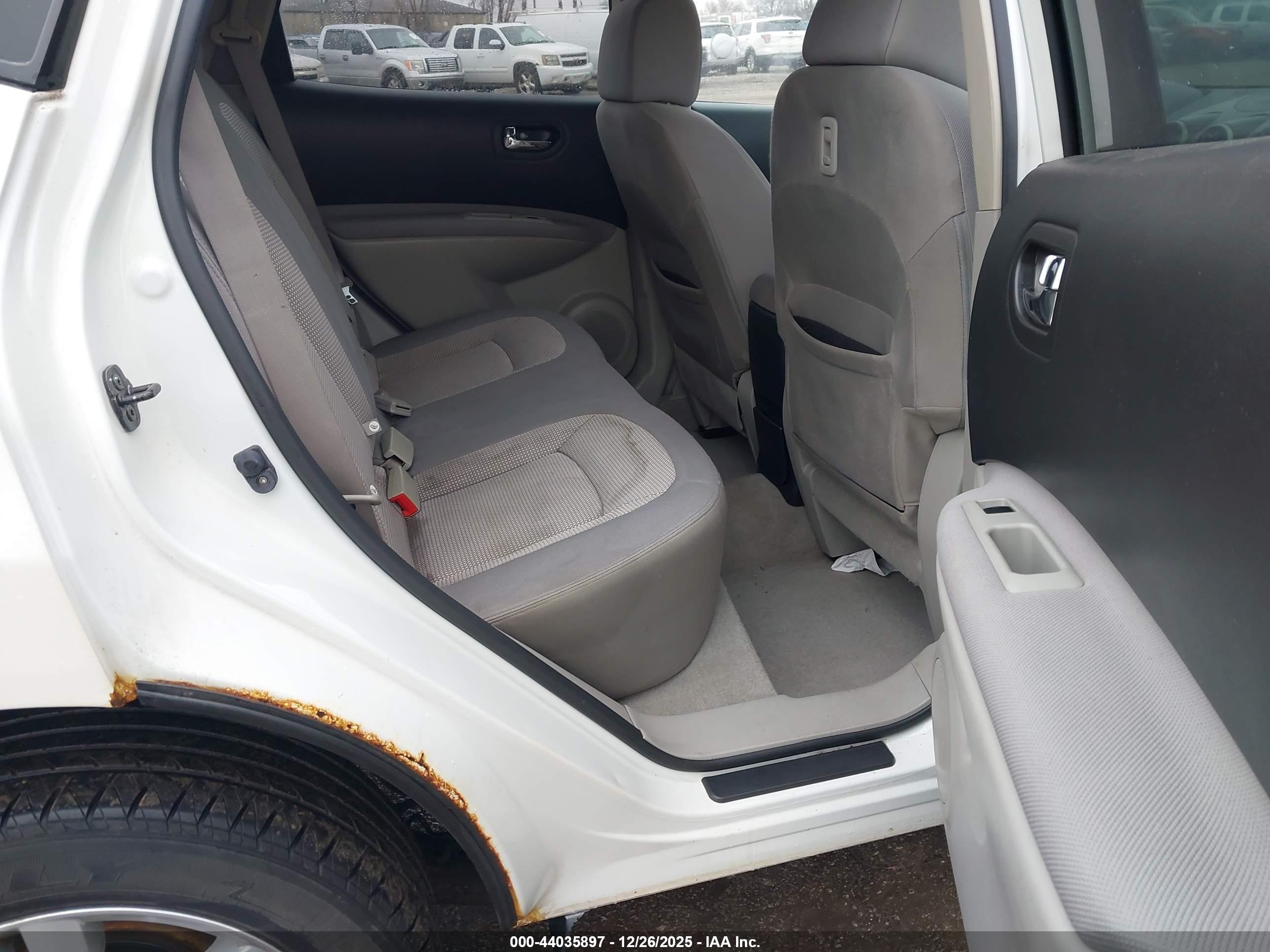 NISSAN ROGUE image 8