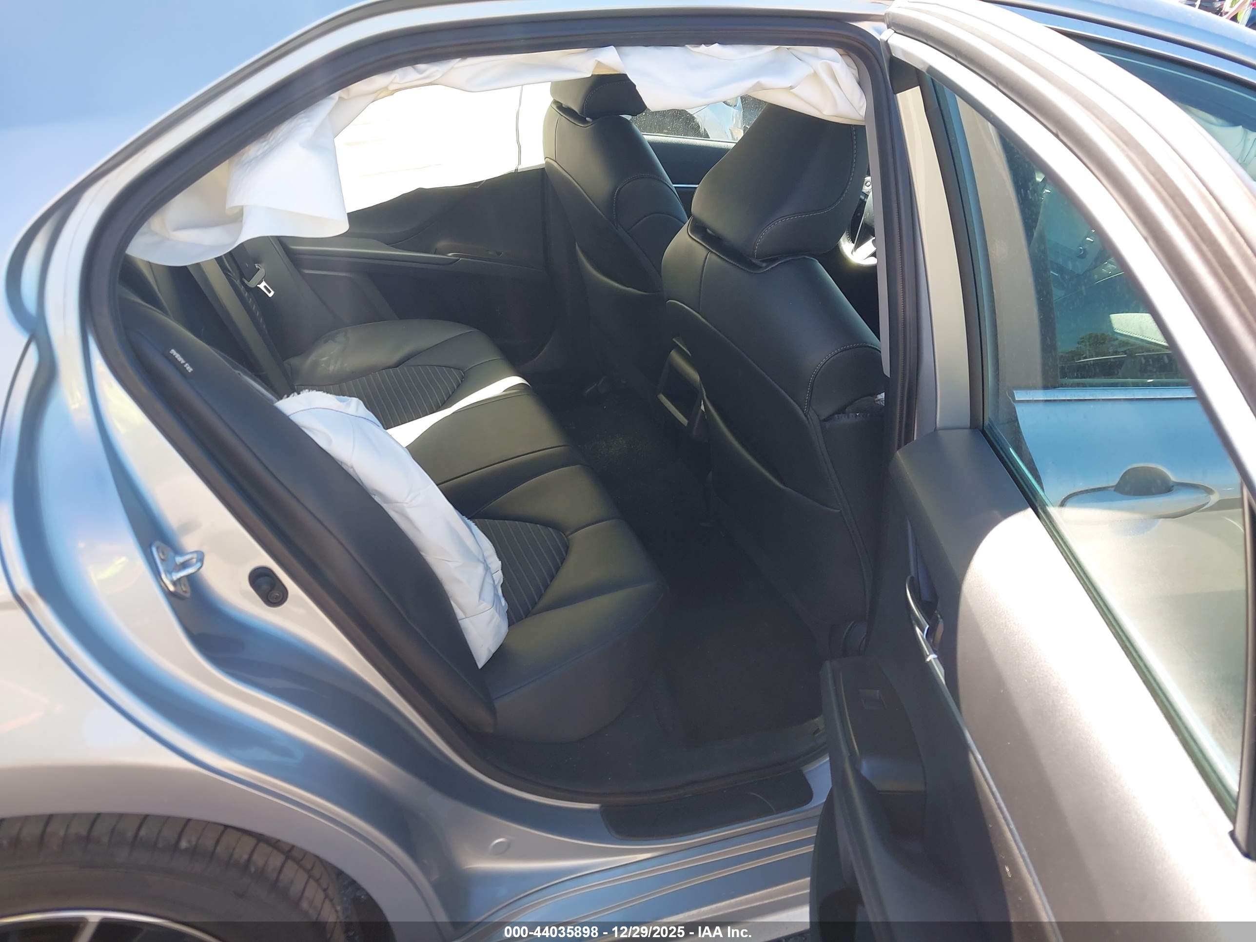 TOYOTA CAMRY image 8
