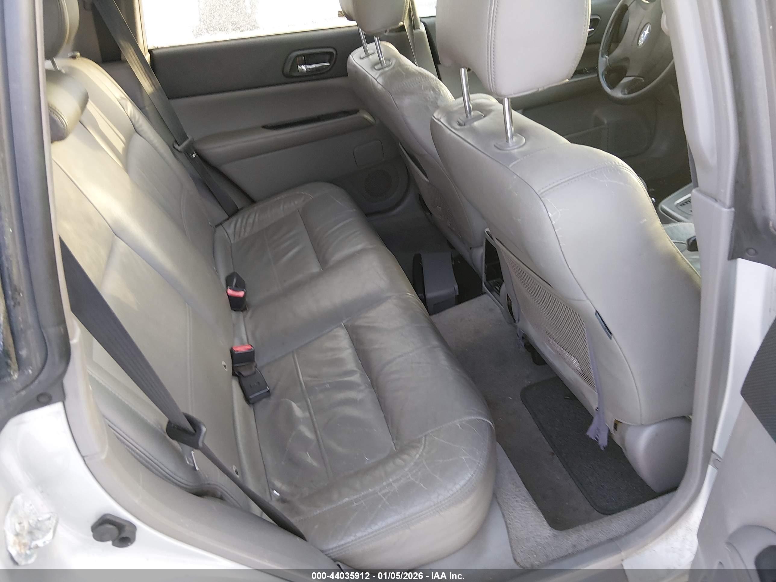 SUBARU FORESTER image 8