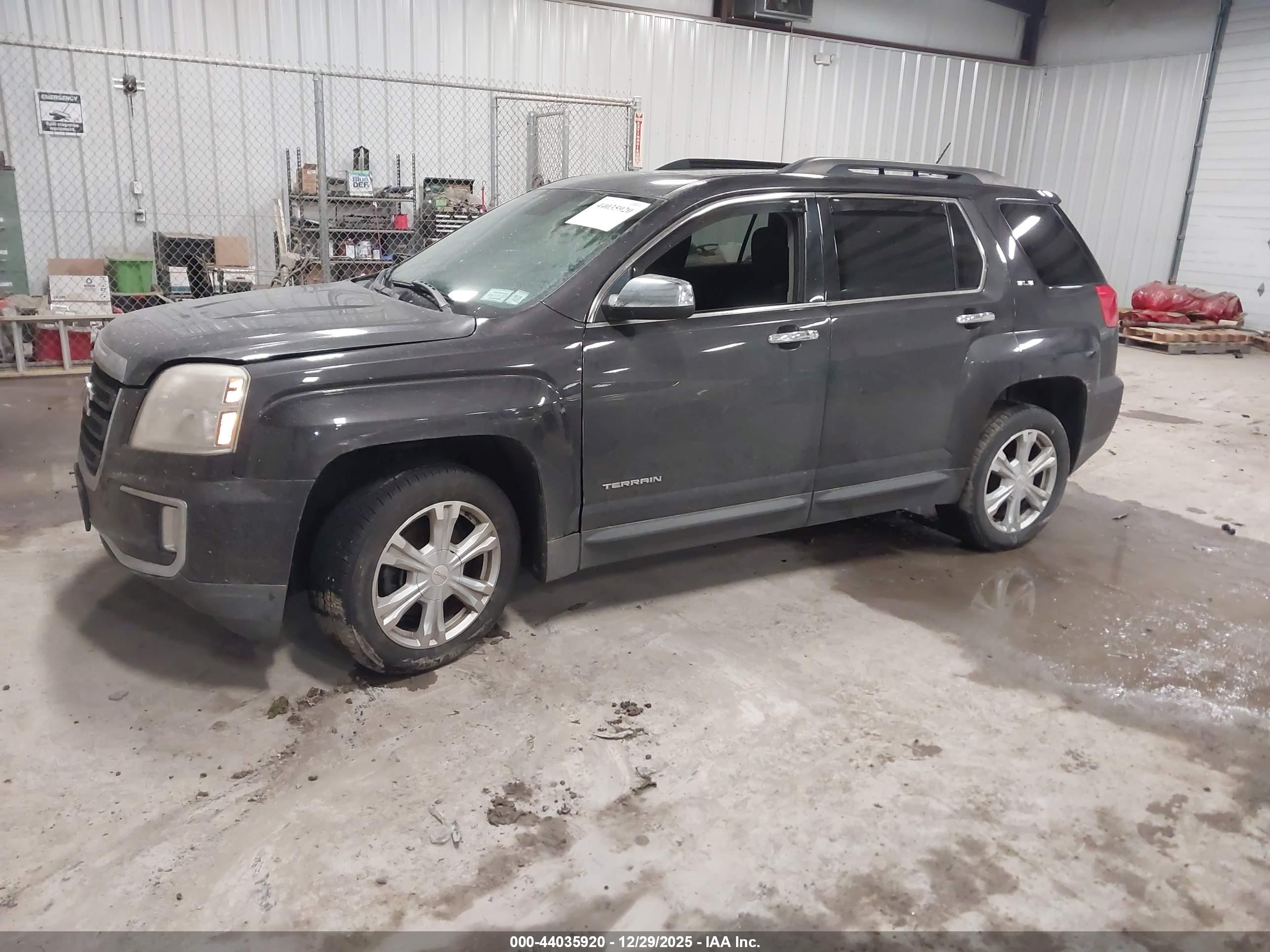 GMC TERRAIN image 2