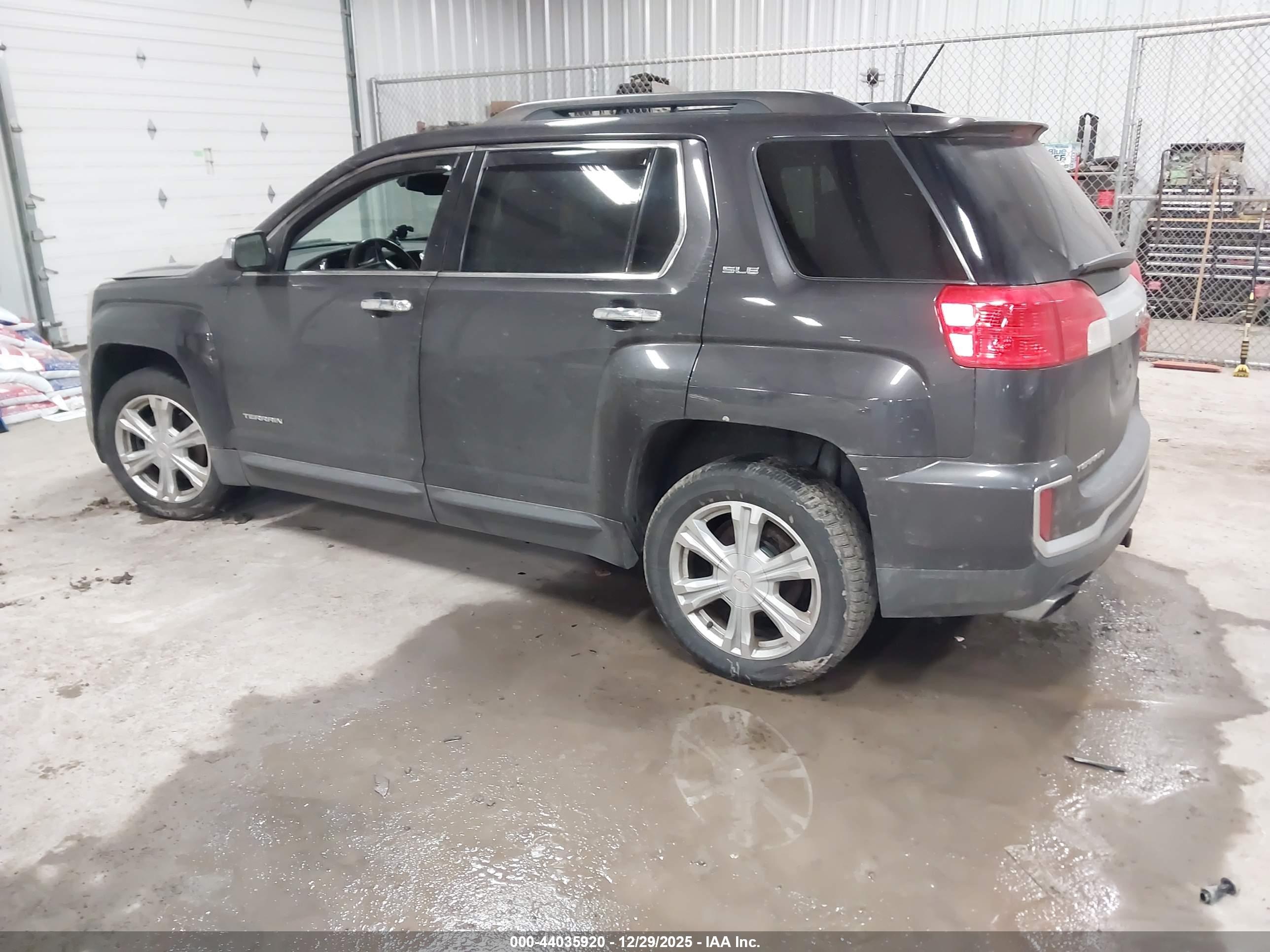 GMC TERRAIN image 3