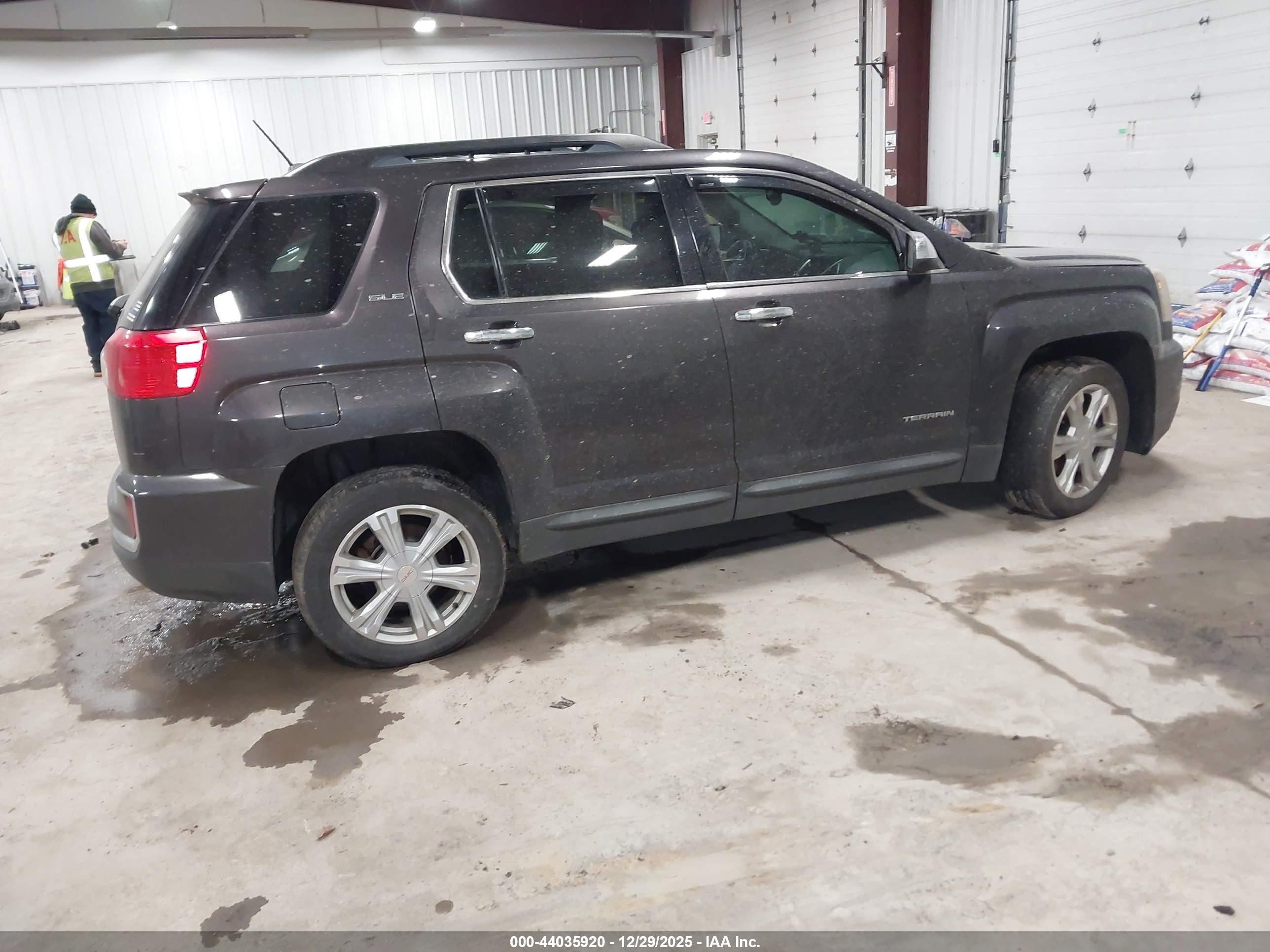 GMC TERRAIN image 4
