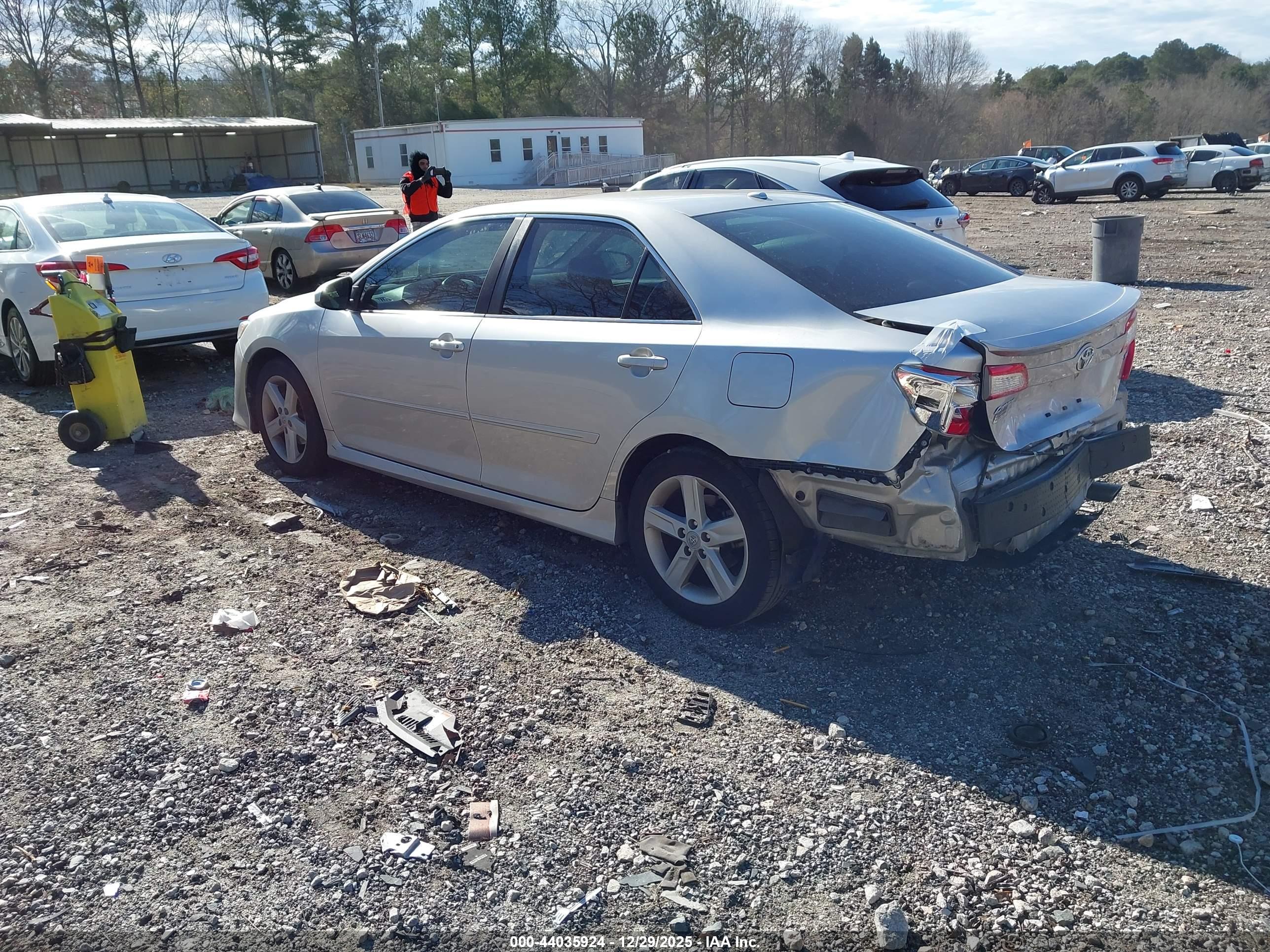 TOYOTA CAMRY image 3