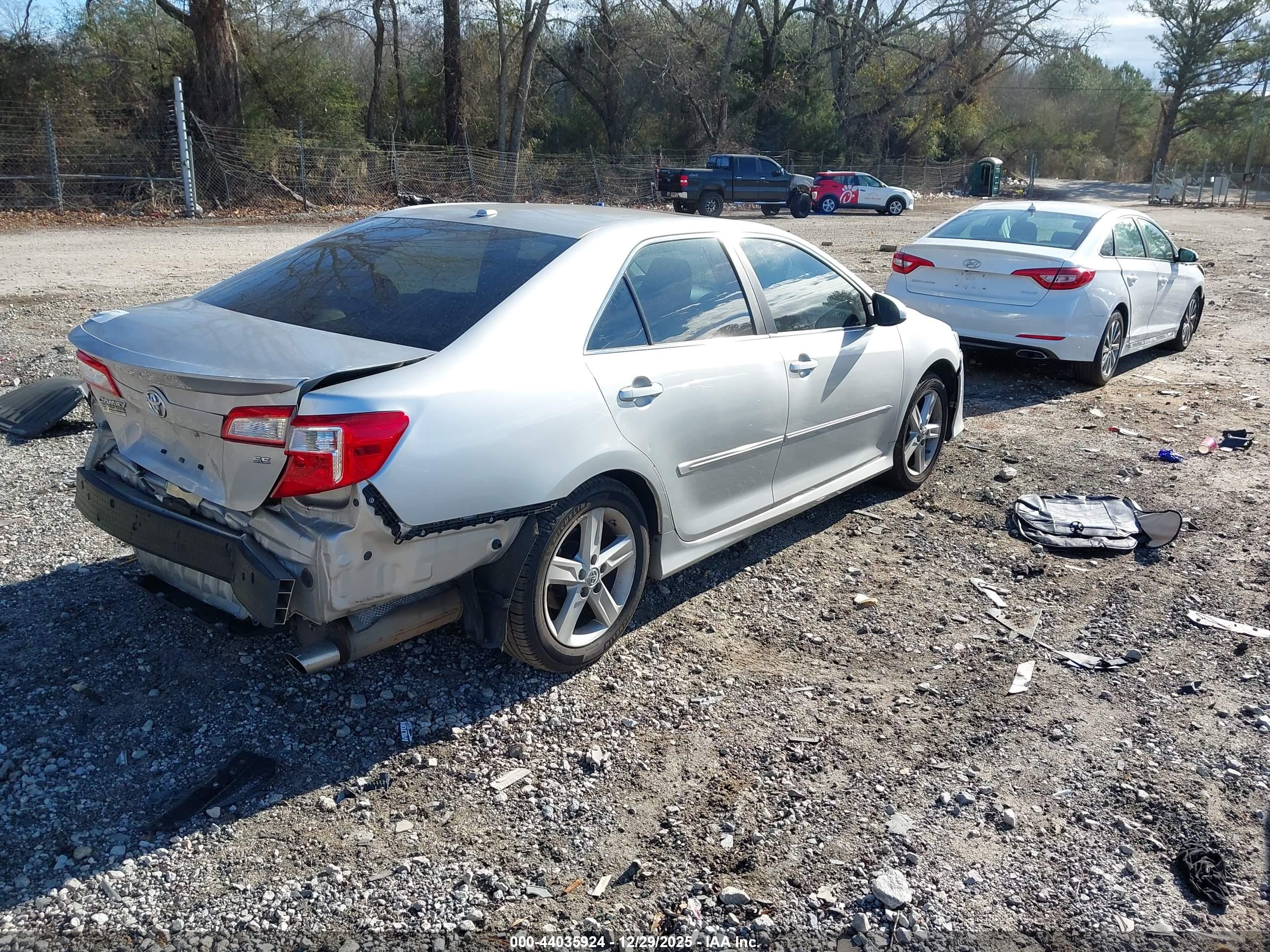 TOYOTA CAMRY image 4