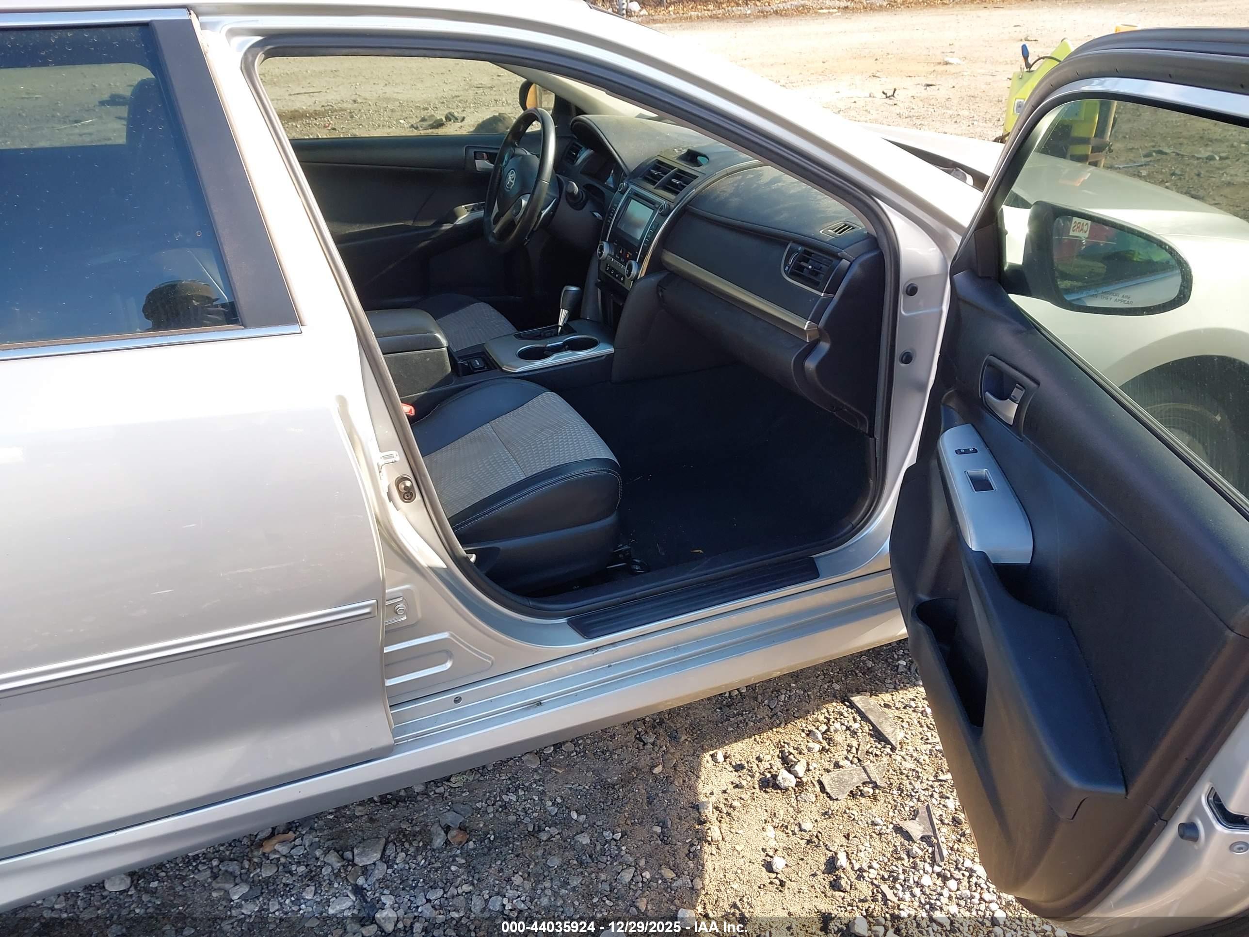 TOYOTA CAMRY image 5