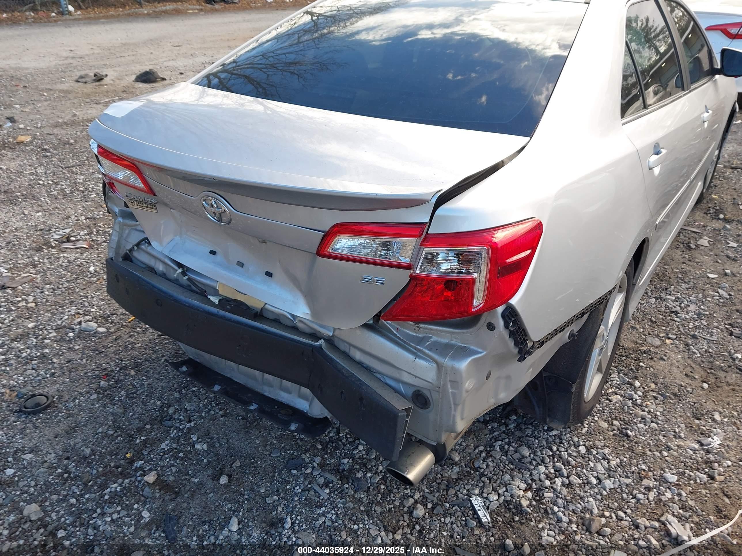 TOYOTA CAMRY image 6