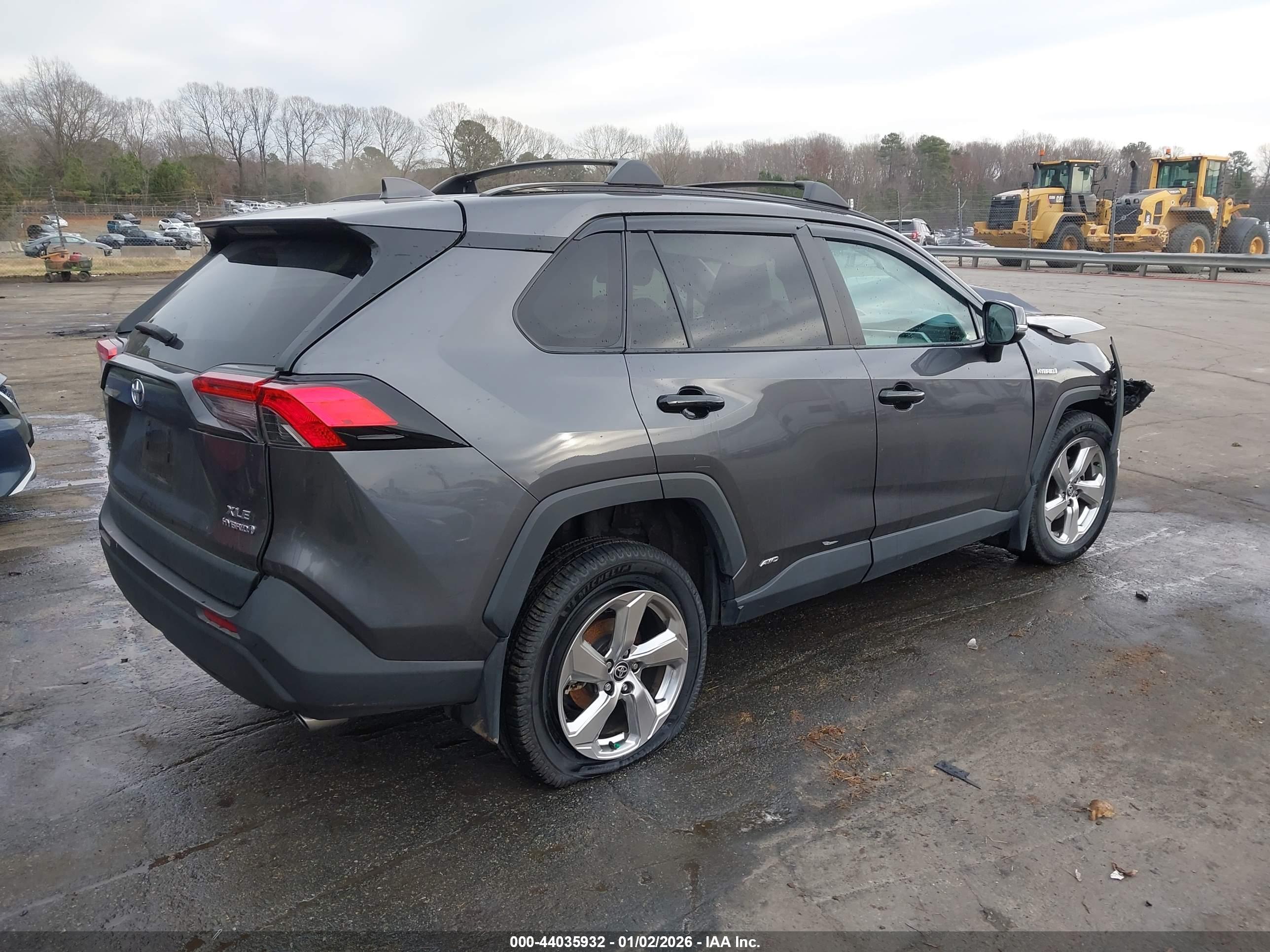 TOYOTA RAV4 image 4