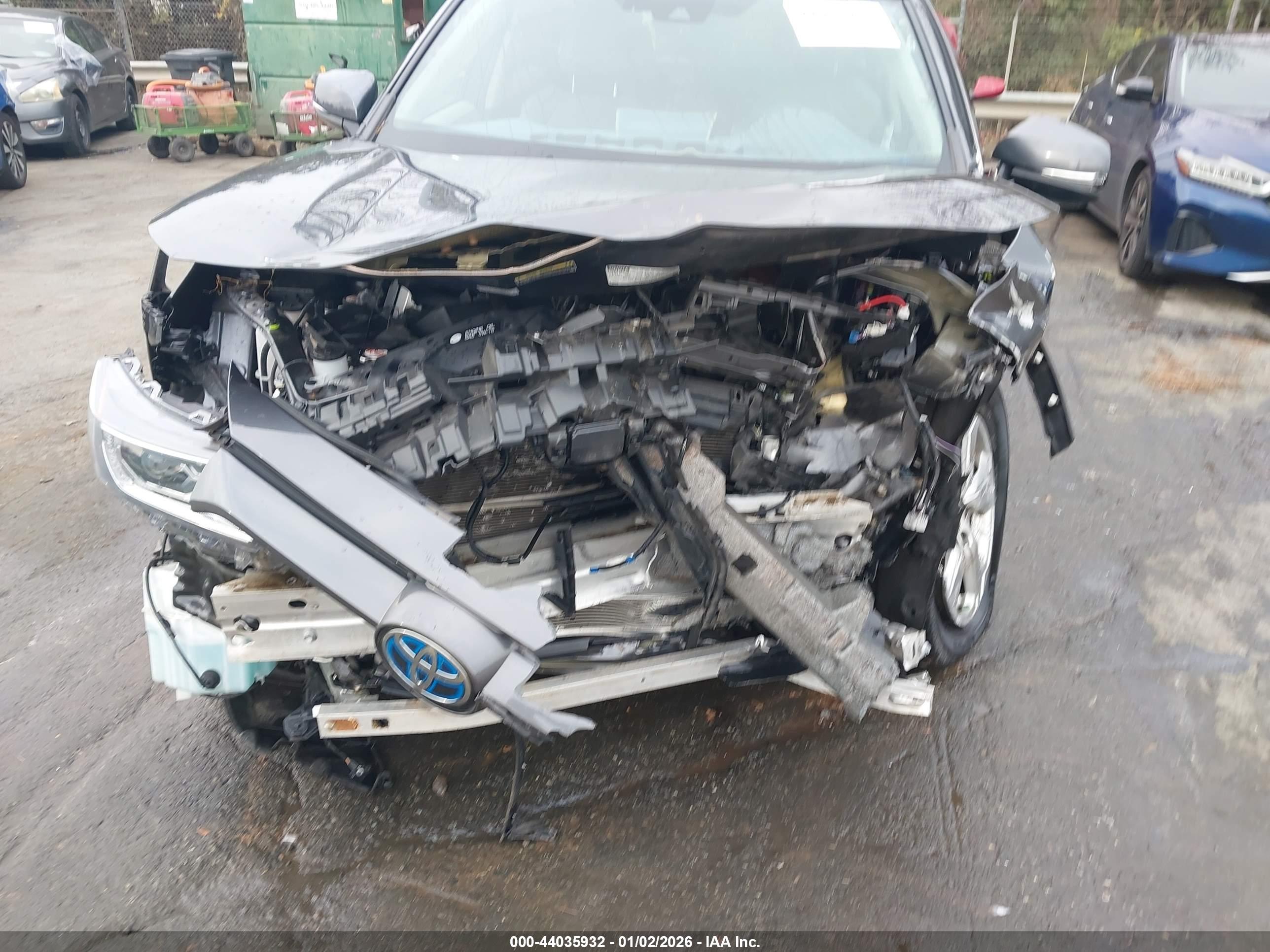 TOYOTA RAV4 image 6