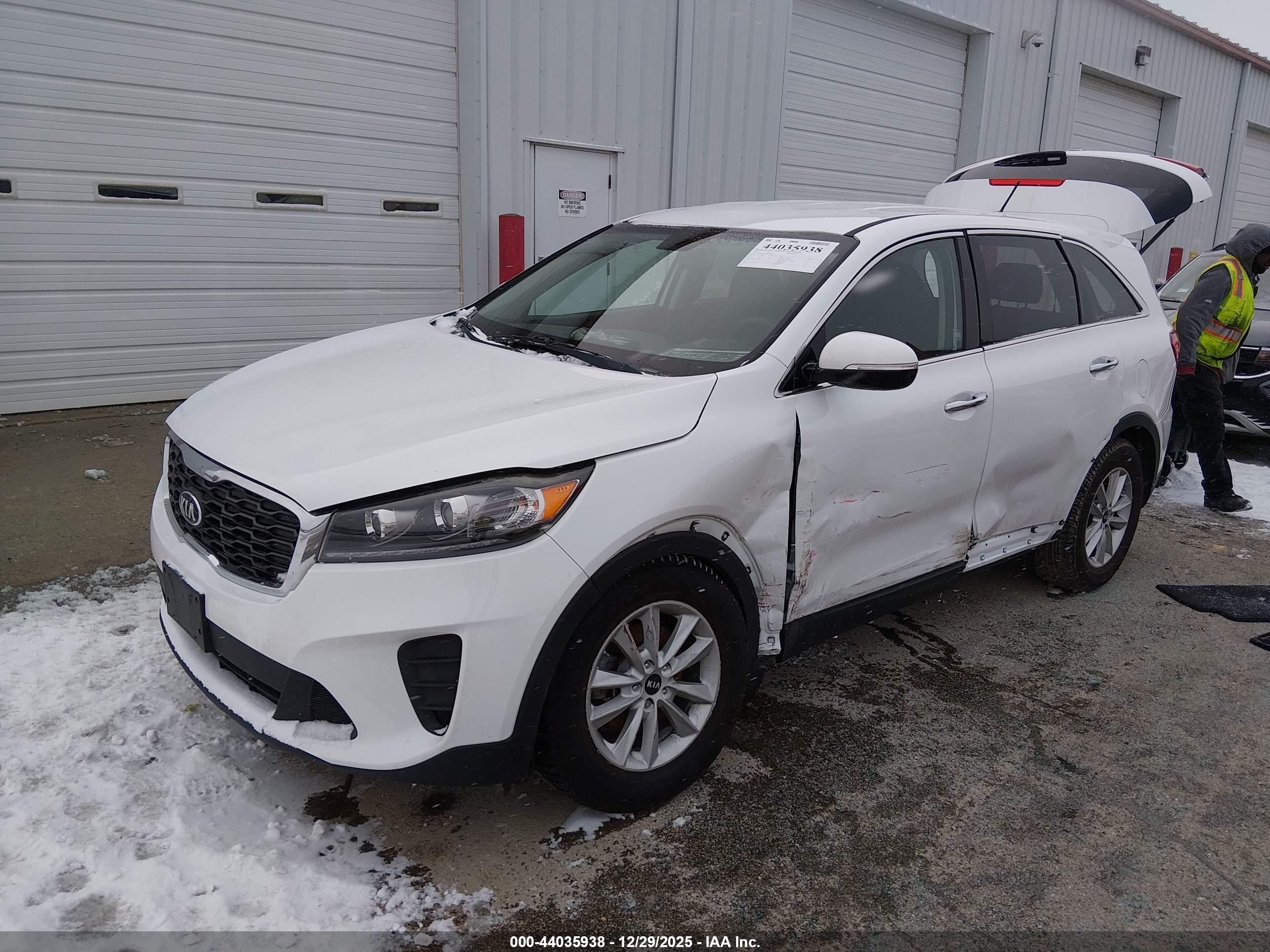 KIA SORENTO image 2