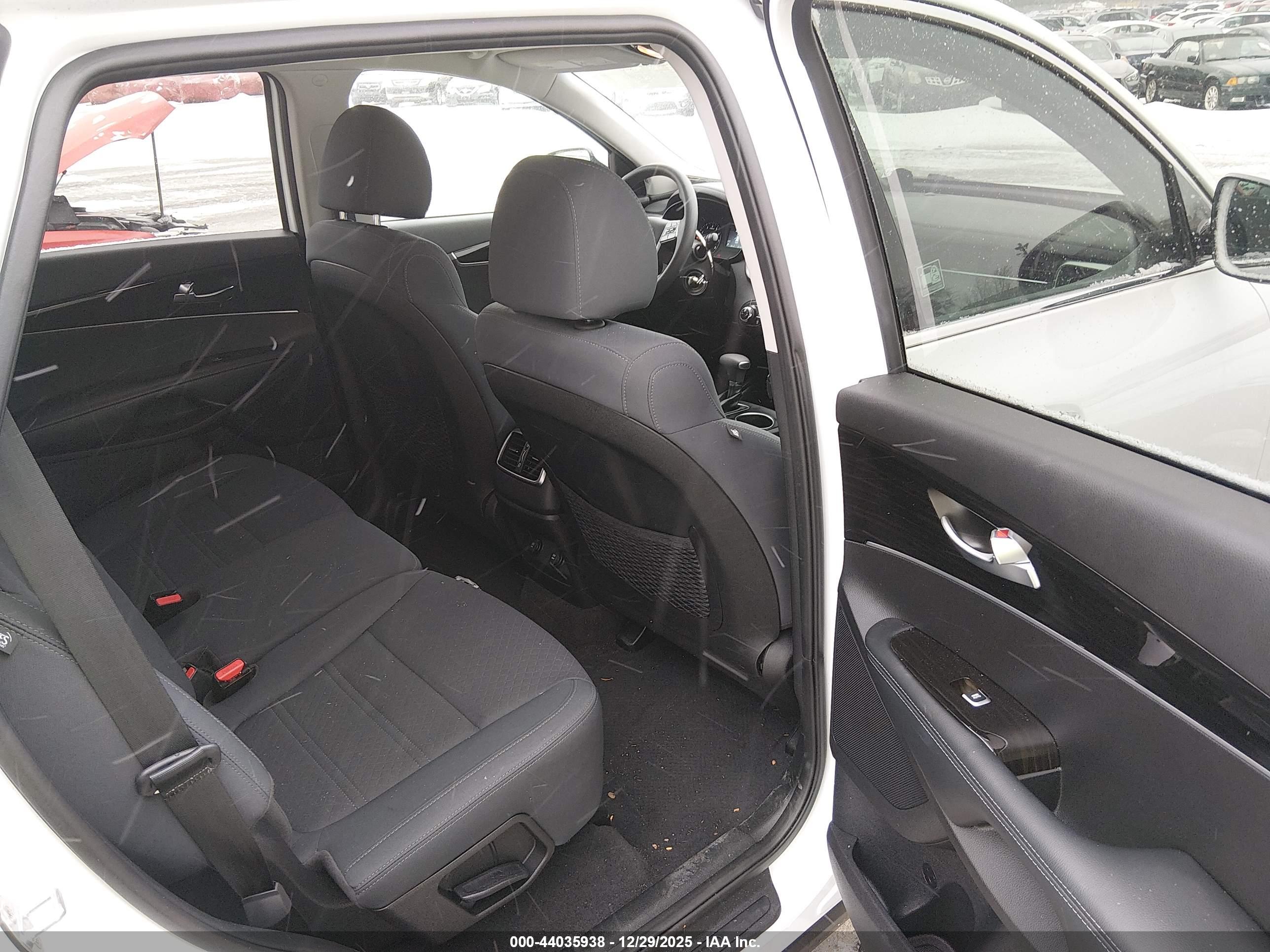 KIA SORENTO image 8