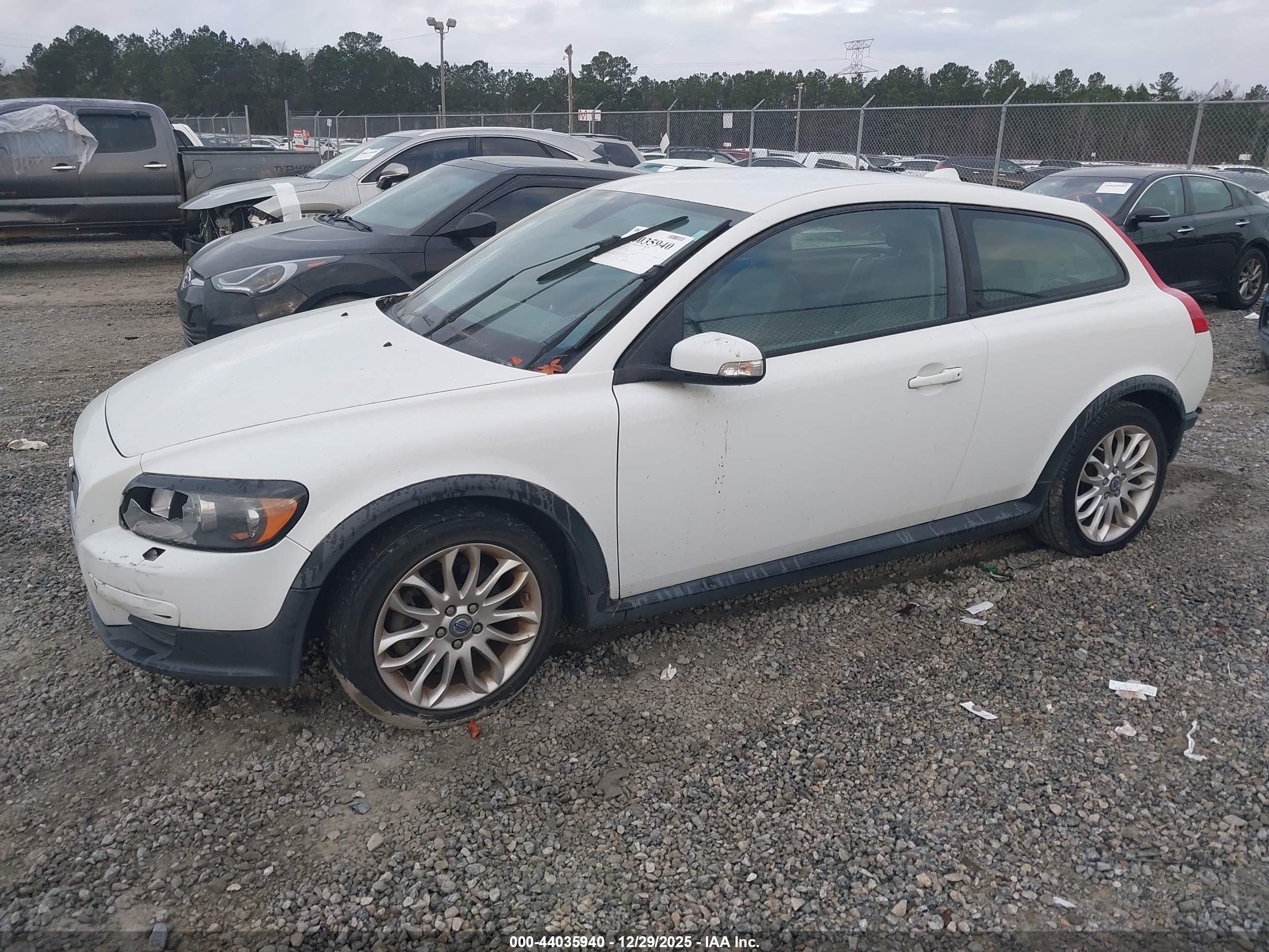 VOLVO C30 image 2