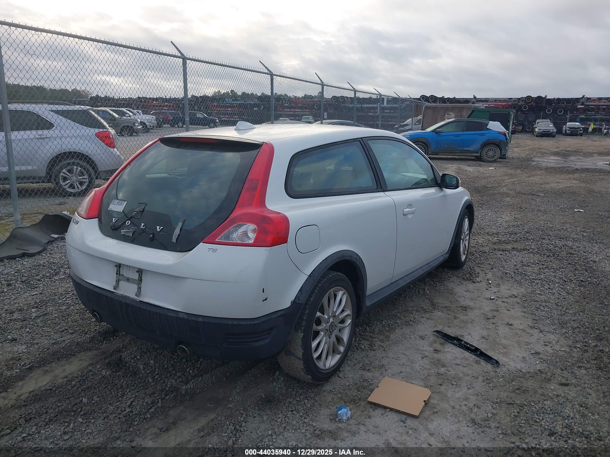 VOLVO C30 image 4