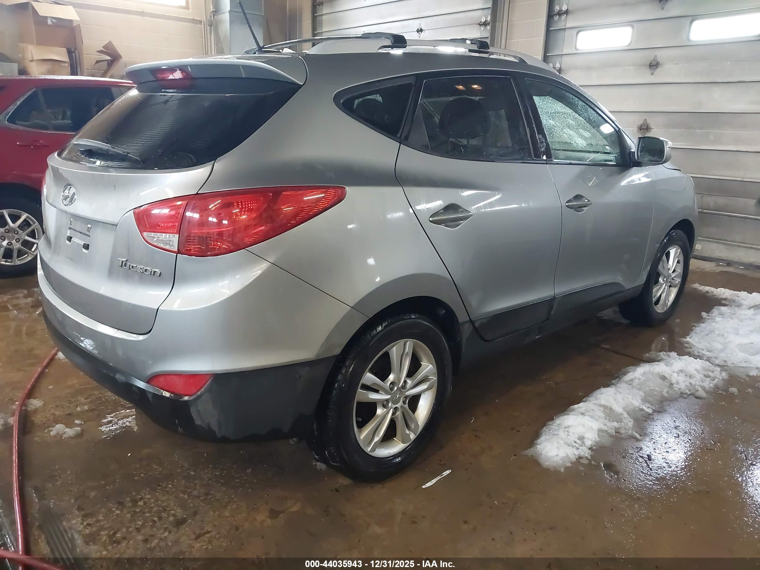 HYUNDAI TUCSON image 4