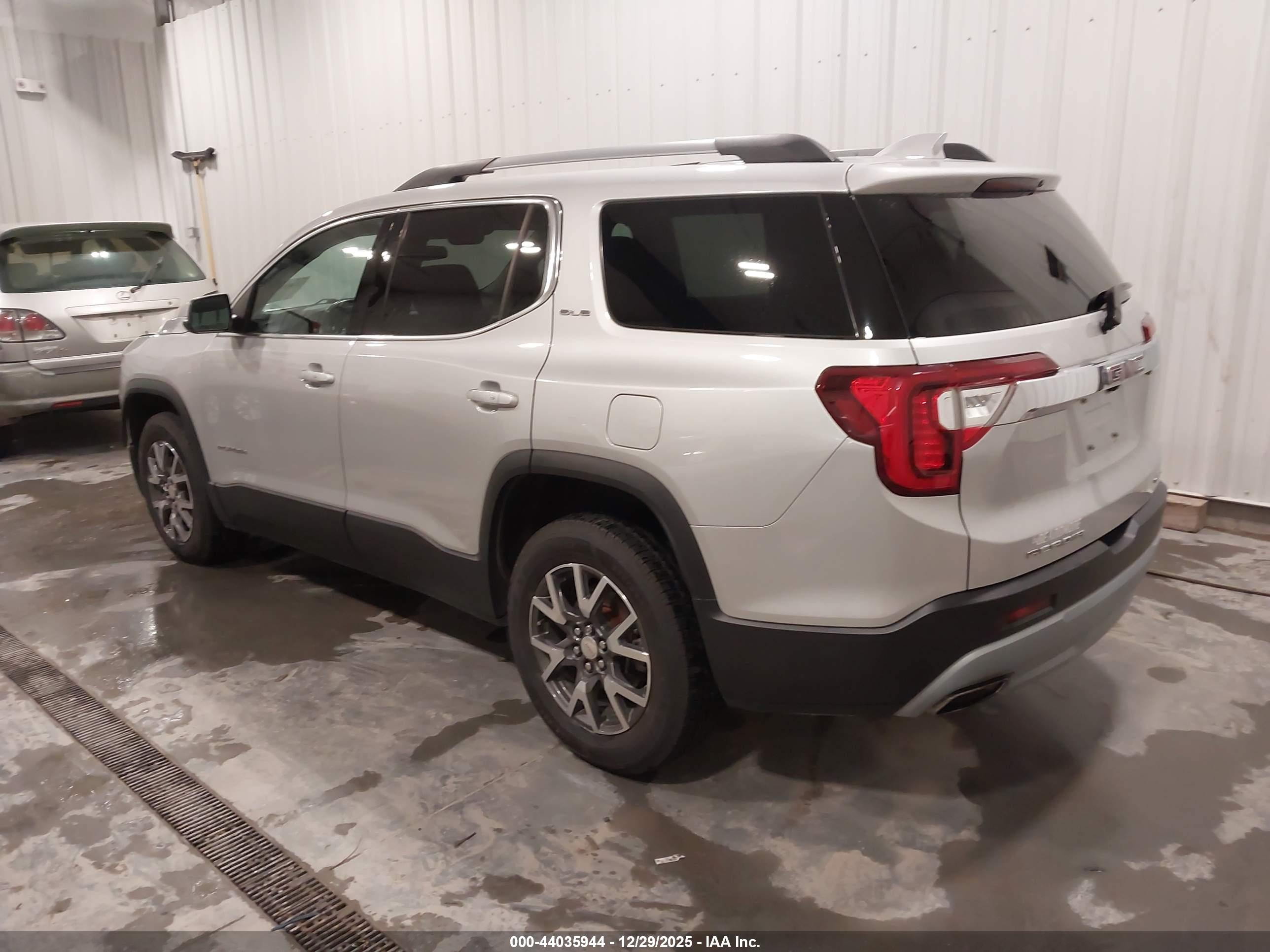 GMC ACADIA image 3