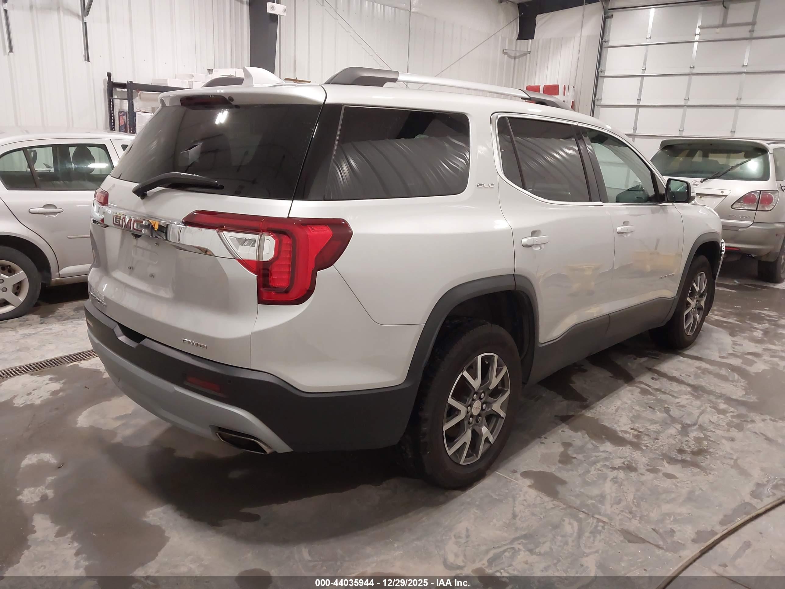 GMC ACADIA image 4