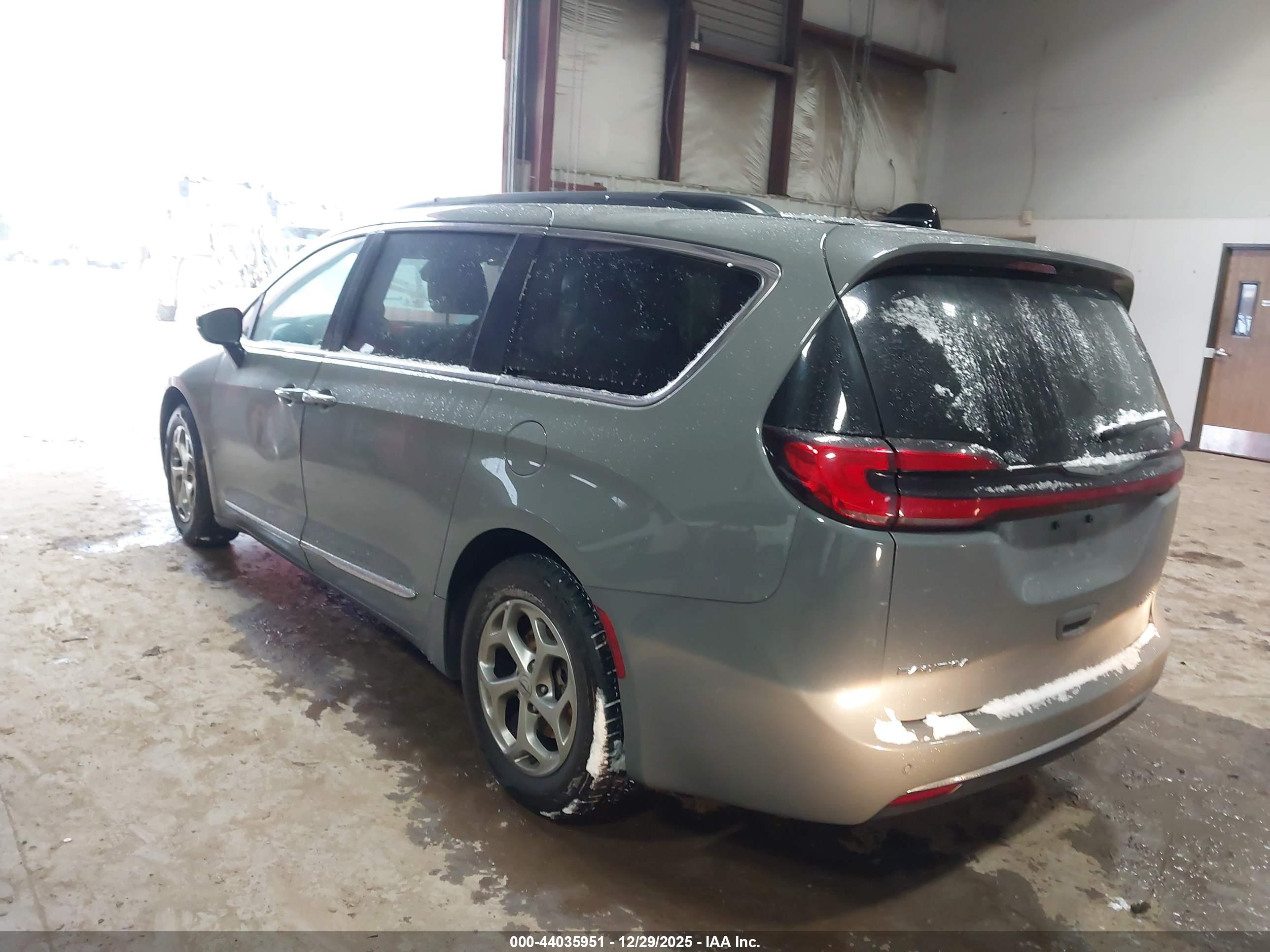 CHRYSLER PACIFICA image 3
