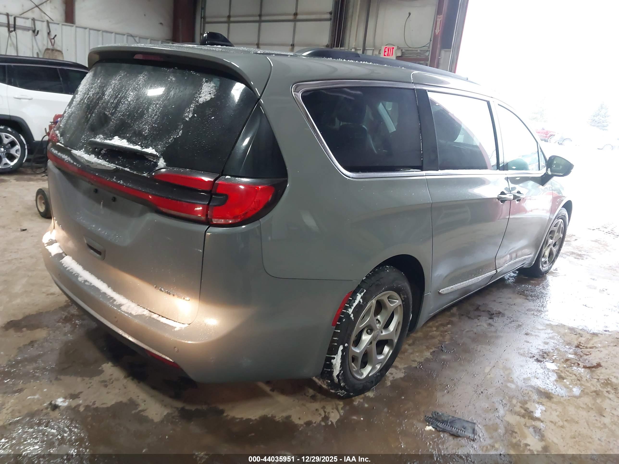 CHRYSLER PACIFICA image 4