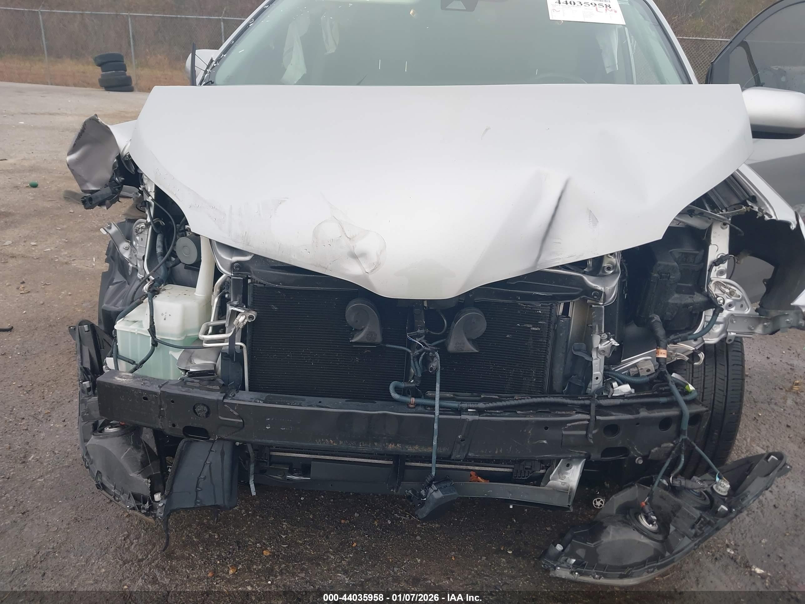 TOYOTA SIENNA image 10