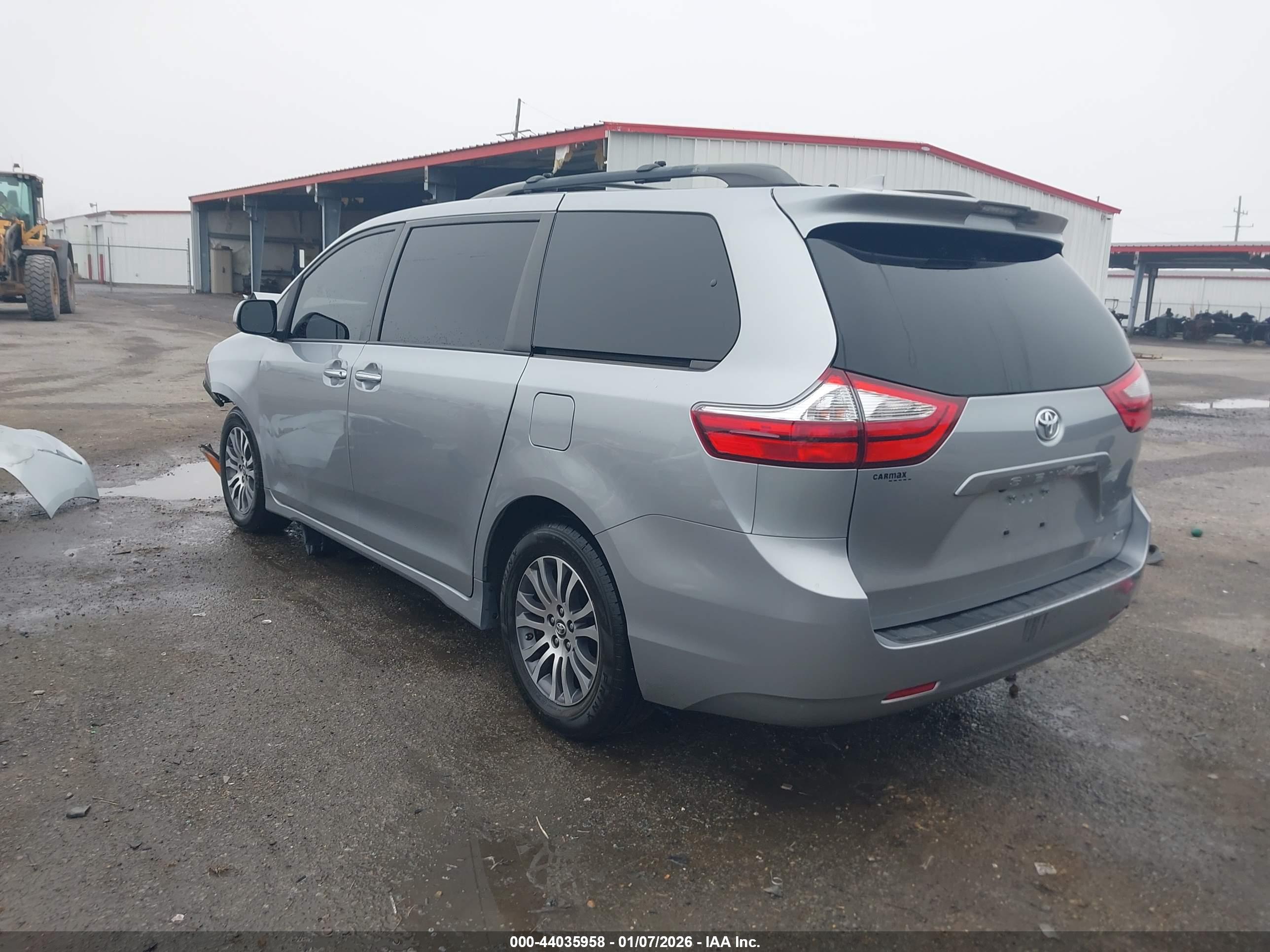TOYOTA SIENNA image 3