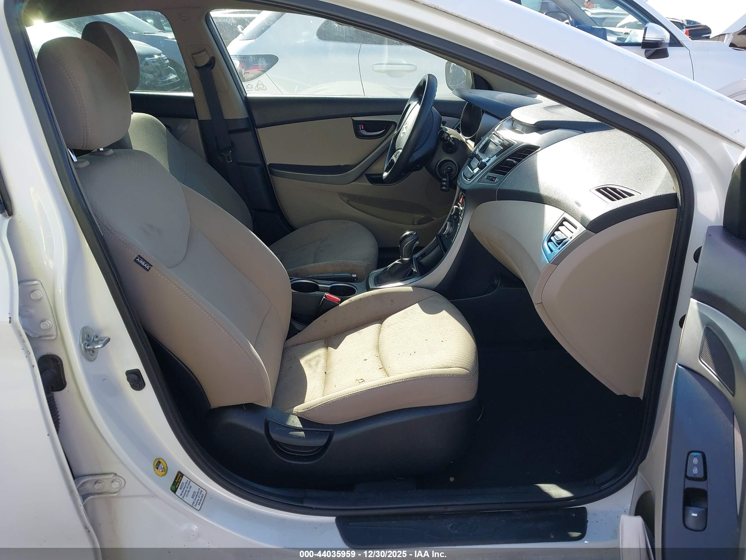 HYUNDAI ELANTRA image 5