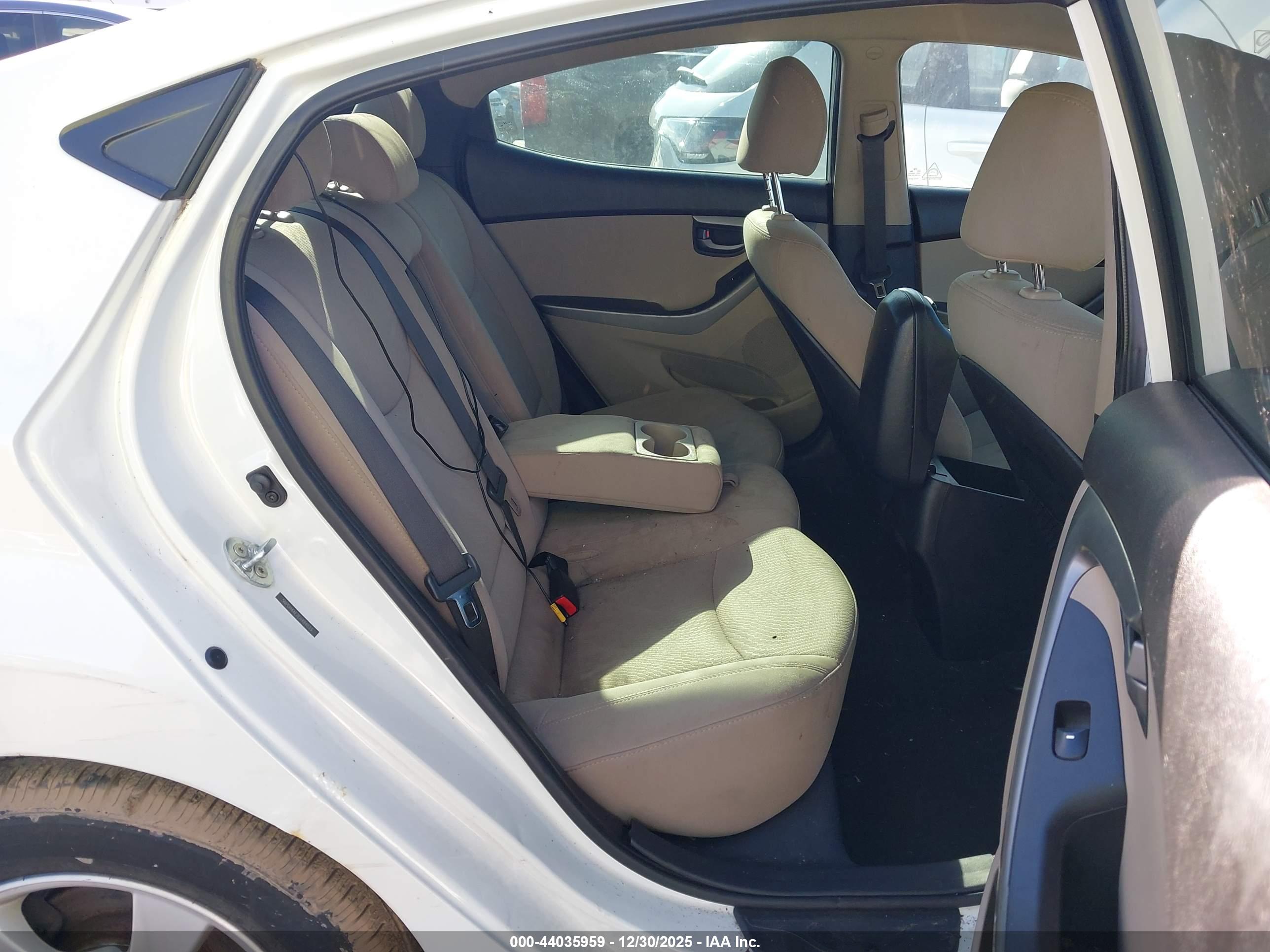 HYUNDAI ELANTRA image 8