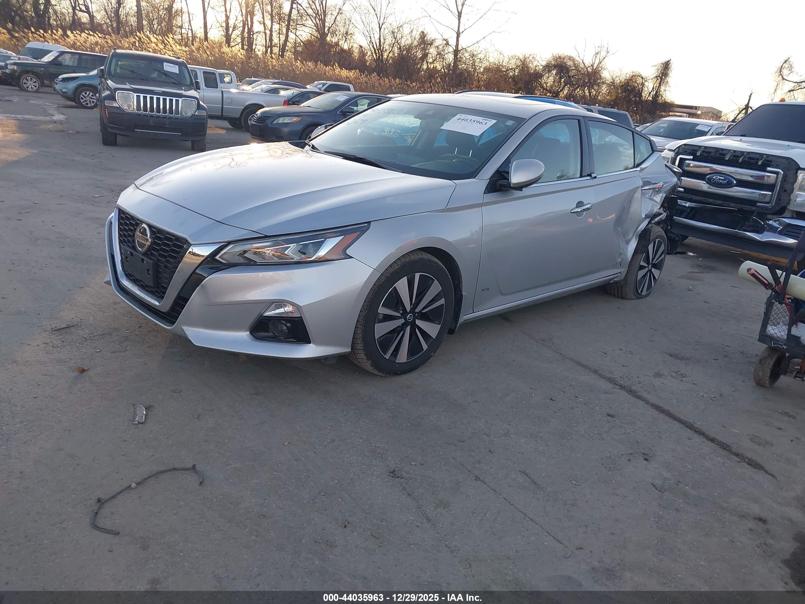 NISSAN ALTIMA image 2