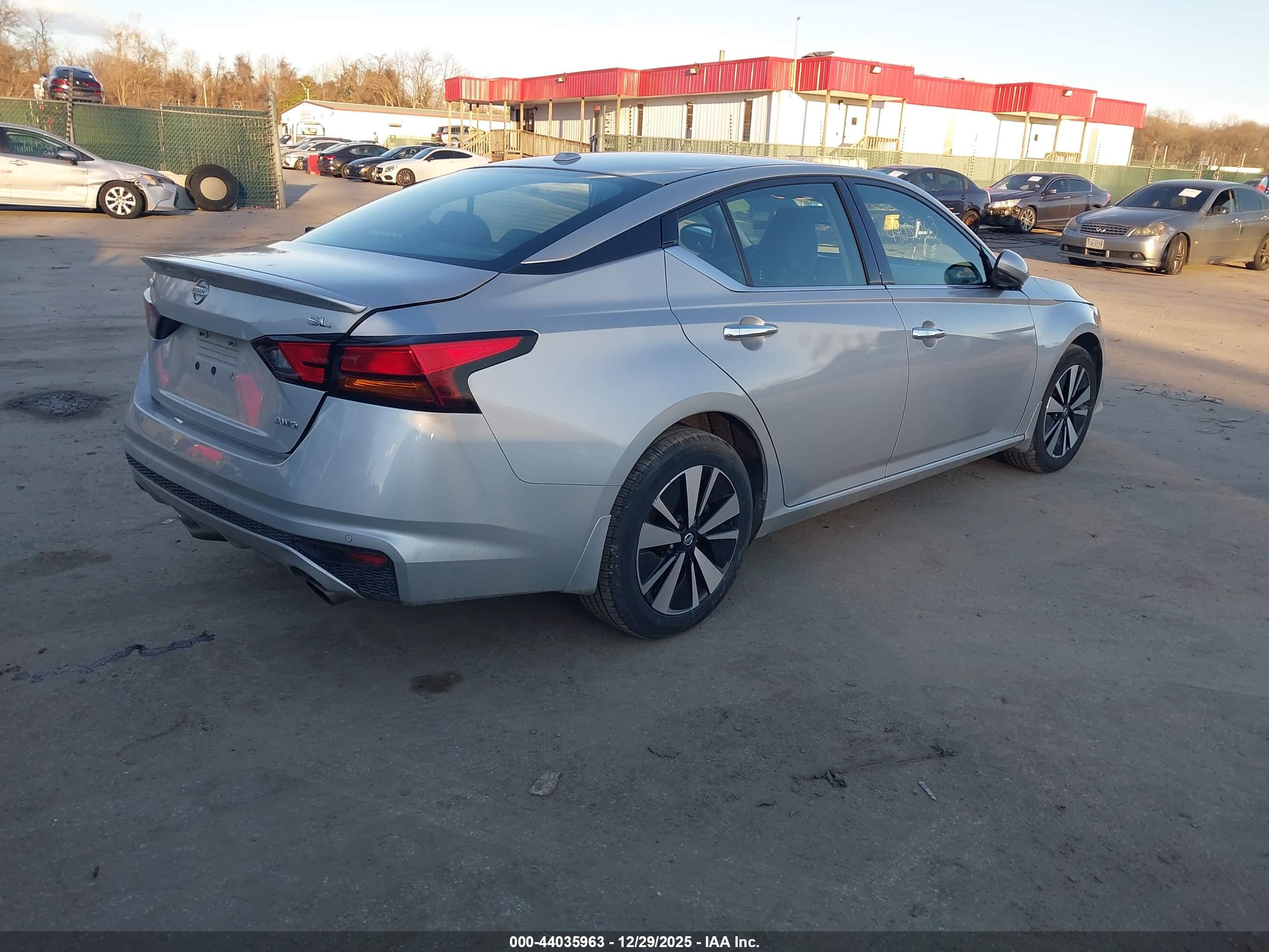 NISSAN ALTIMA image 4