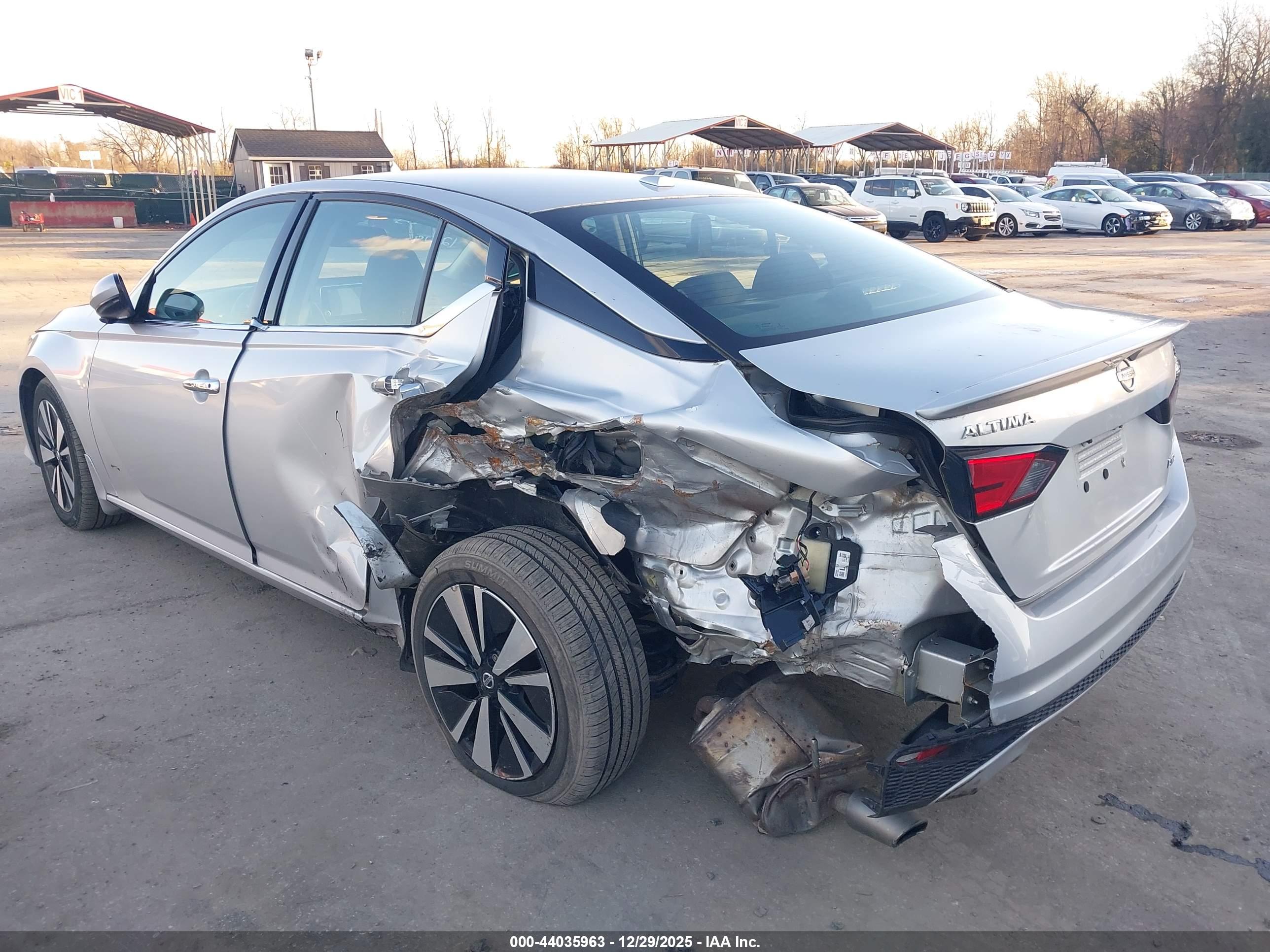 NISSAN ALTIMA image 6