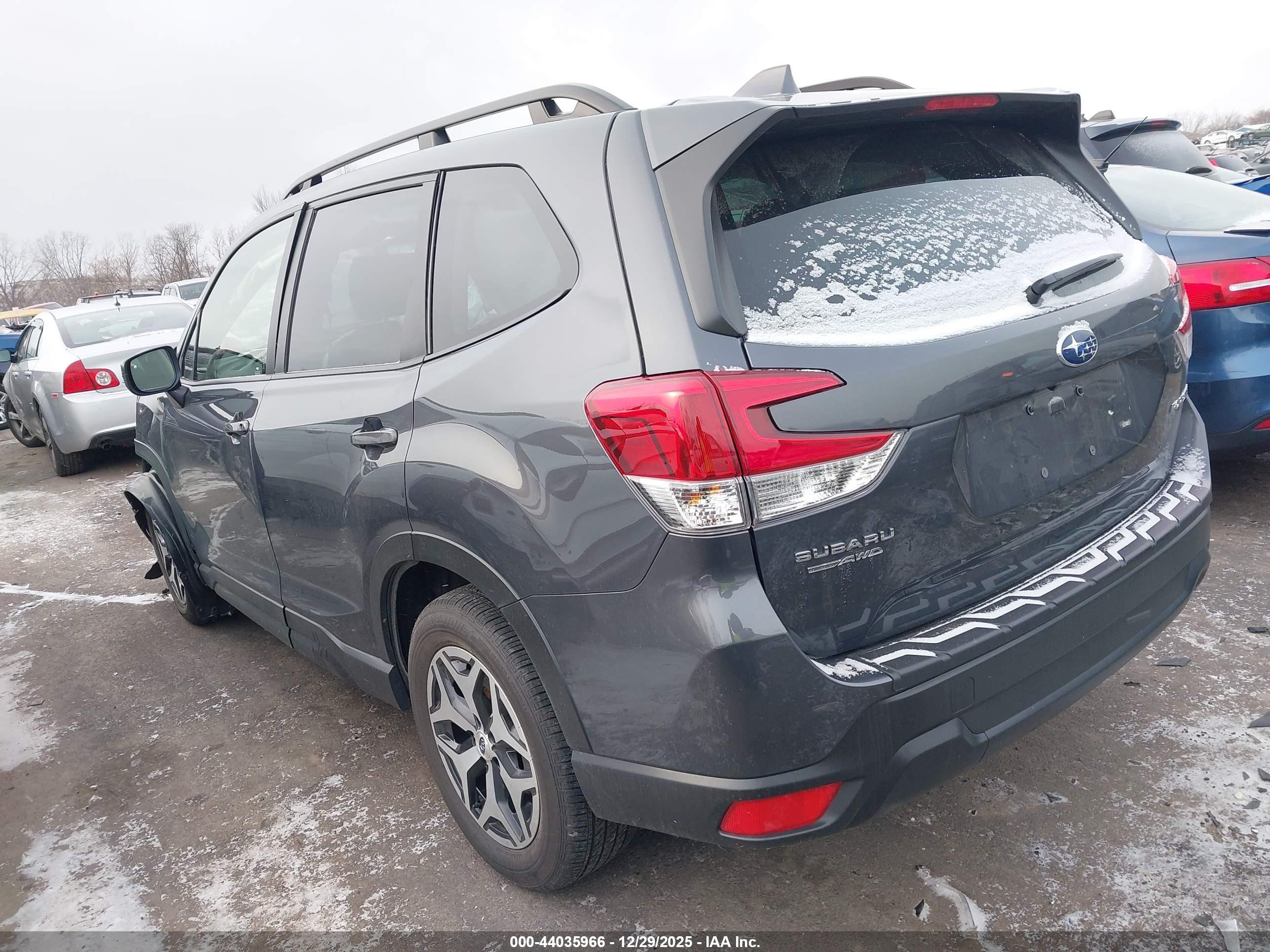 SUBARU FORESTER image 3