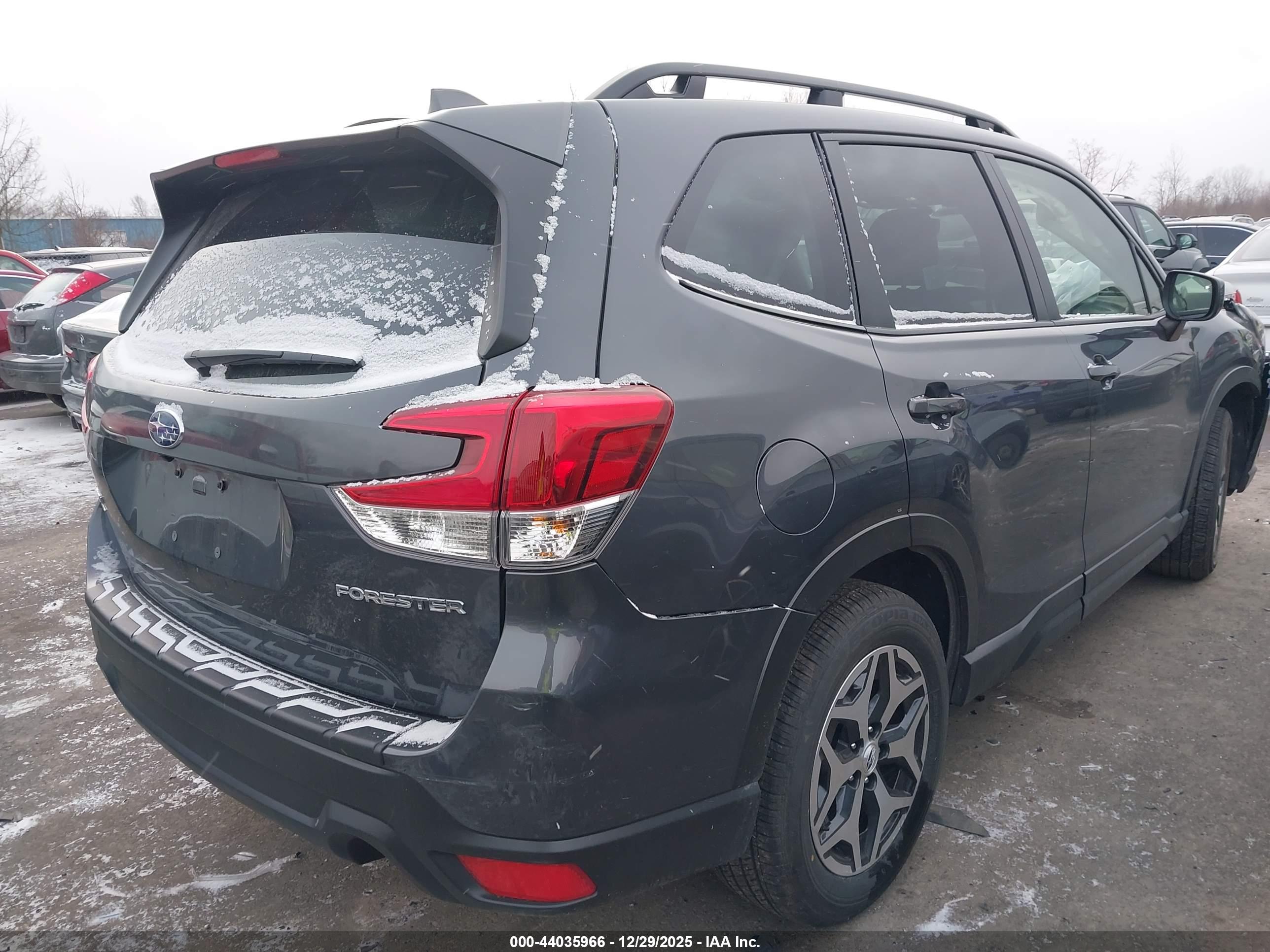 SUBARU FORESTER image 4