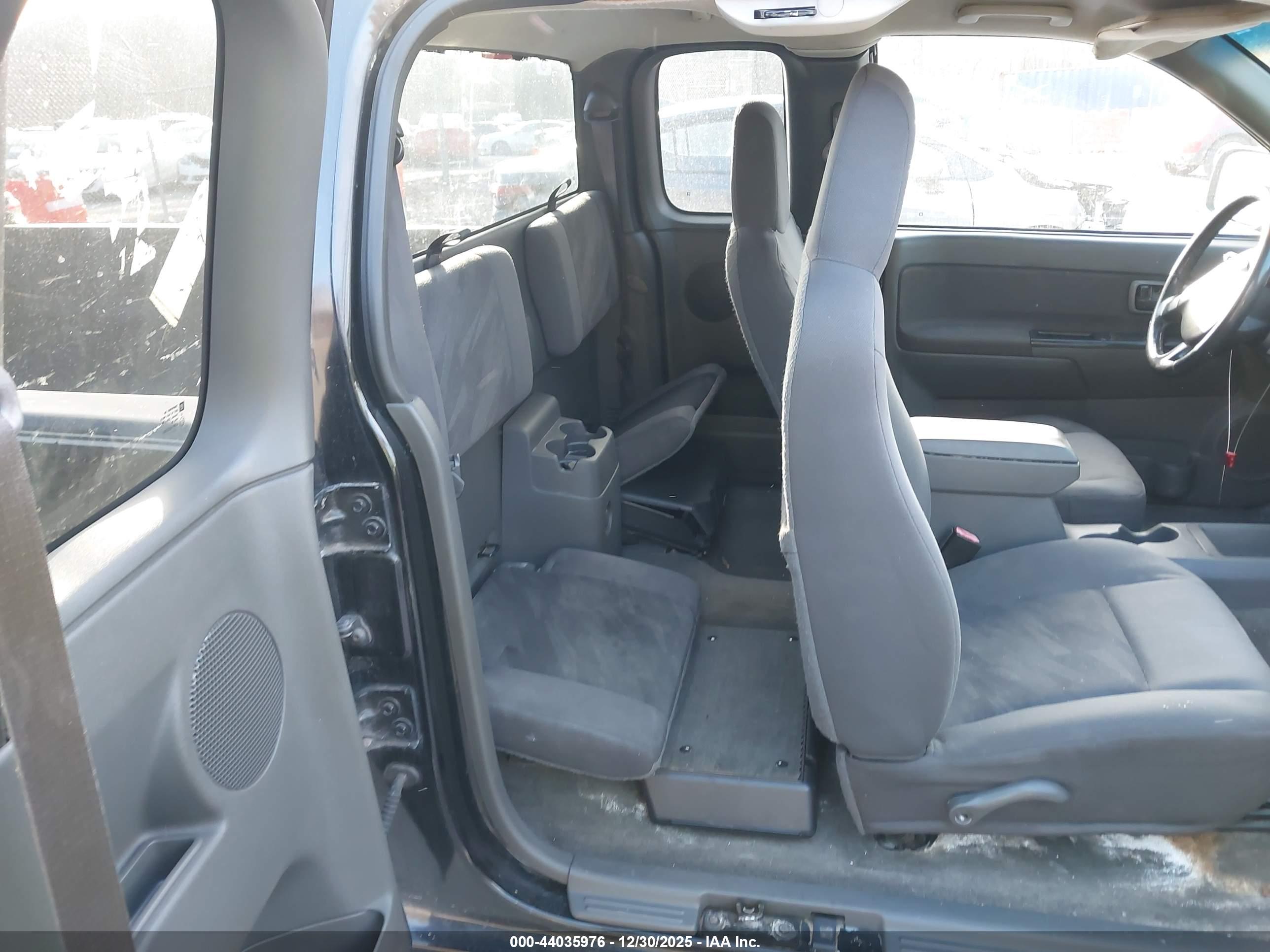 CHEVROLET COLORADO image 8