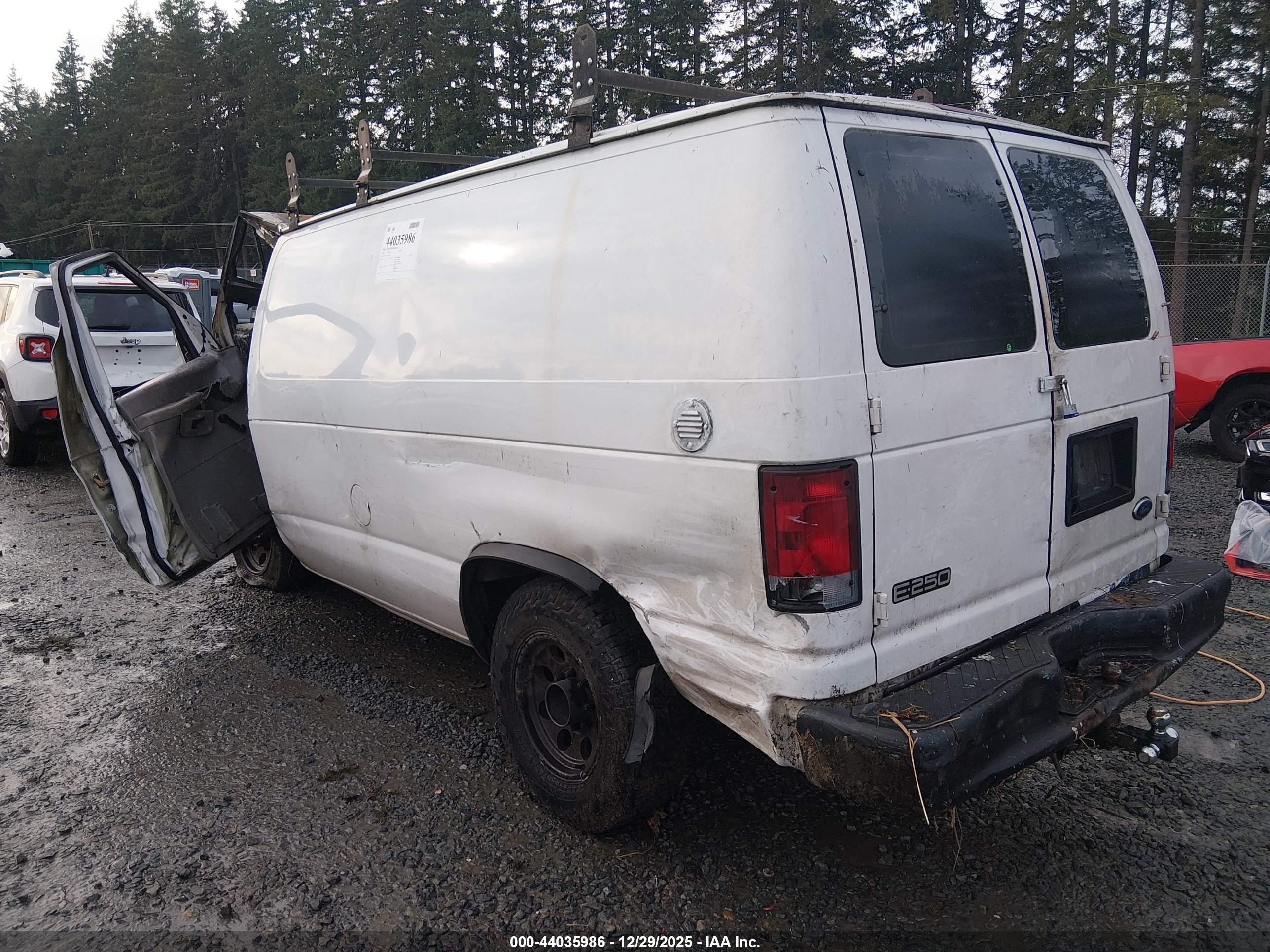 FORD E-250 image 3