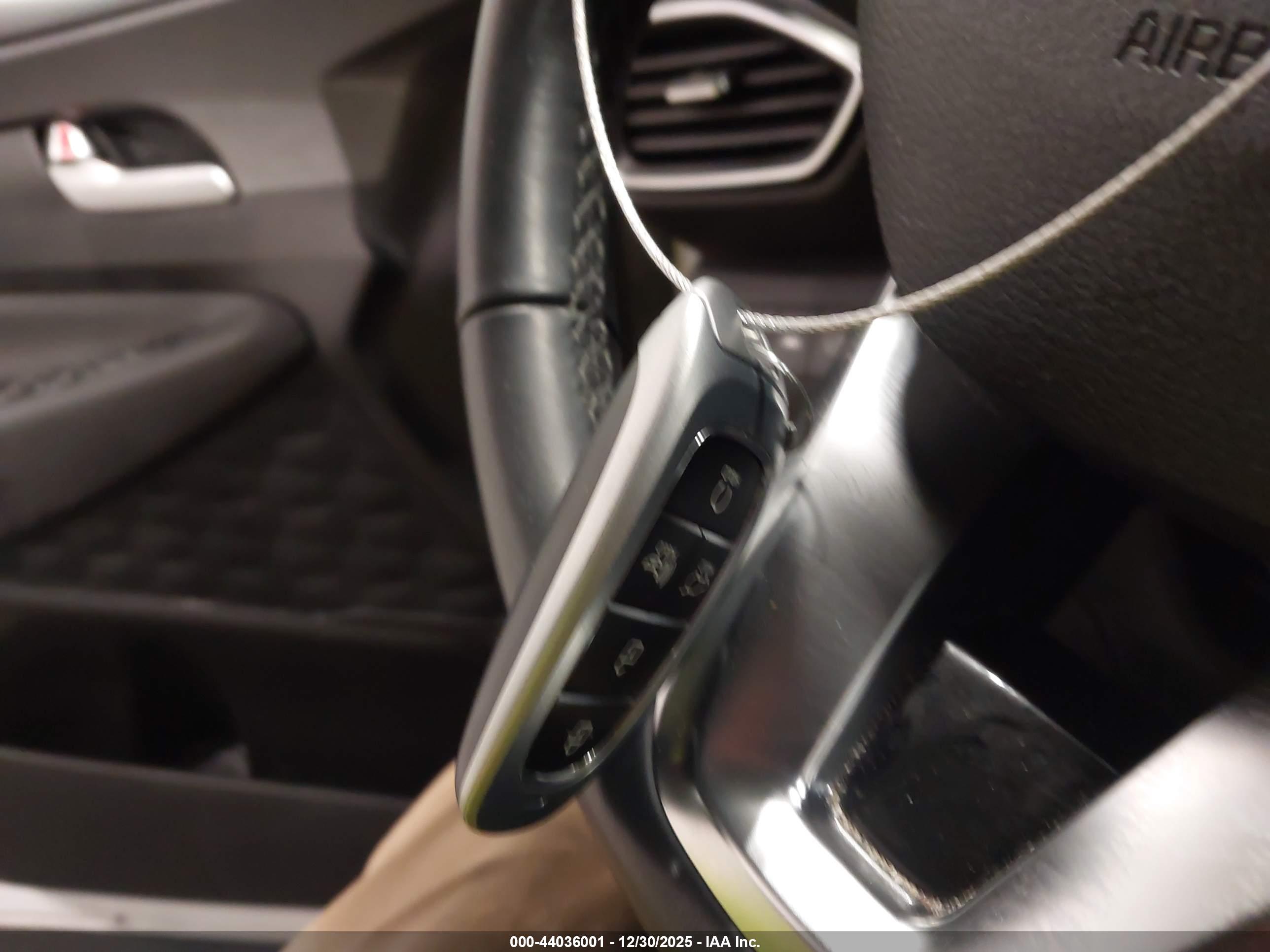 HYUNDAI SANTA image 11