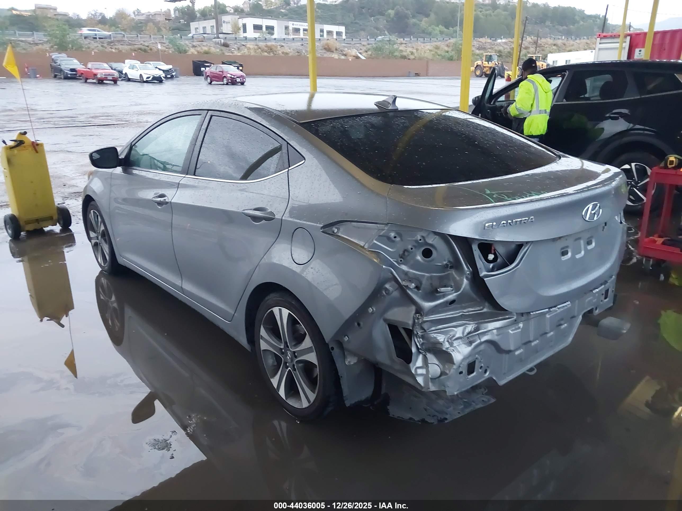 HYUNDAI ELANTRA image 3