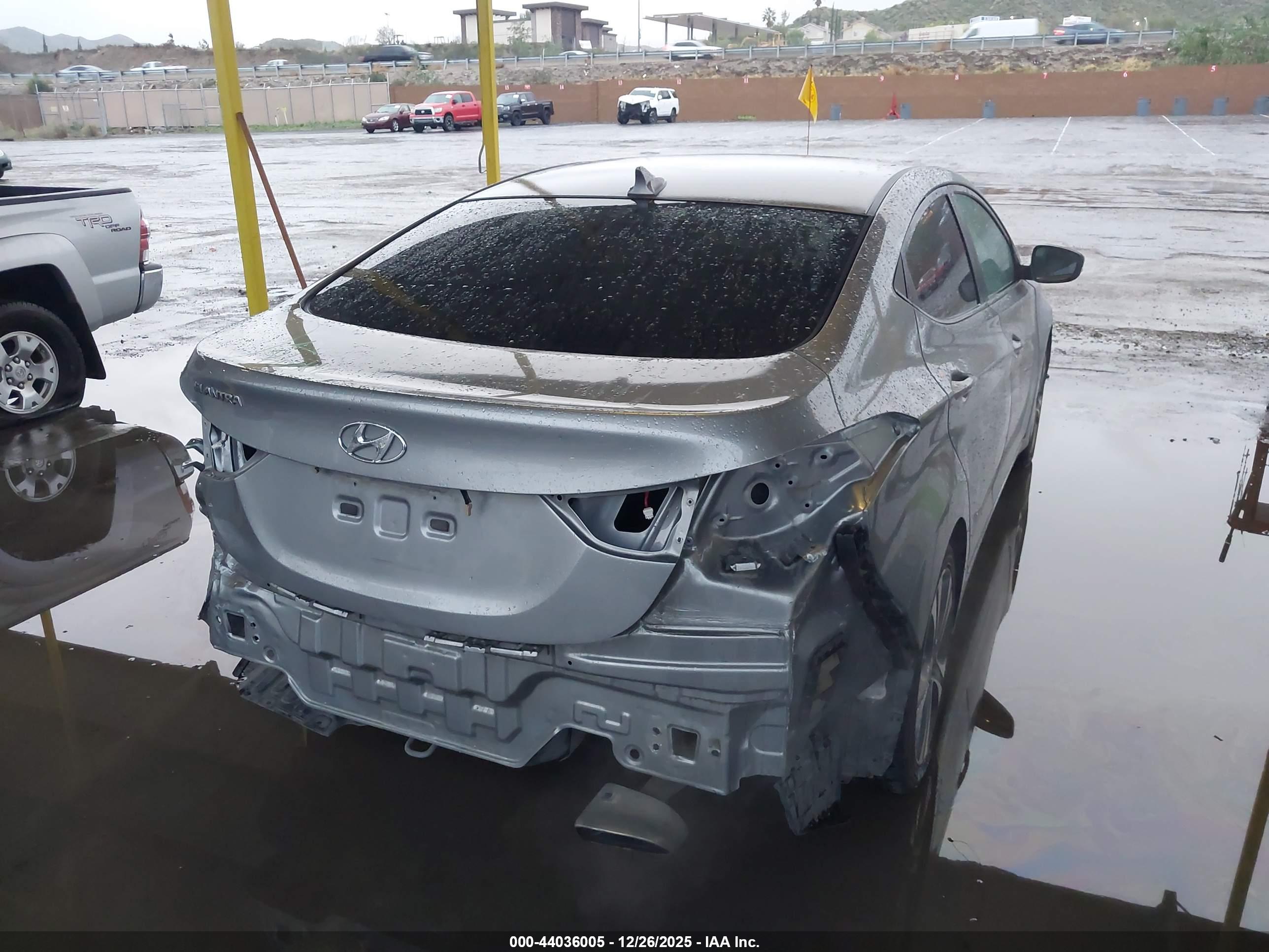 HYUNDAI ELANTRA image 4