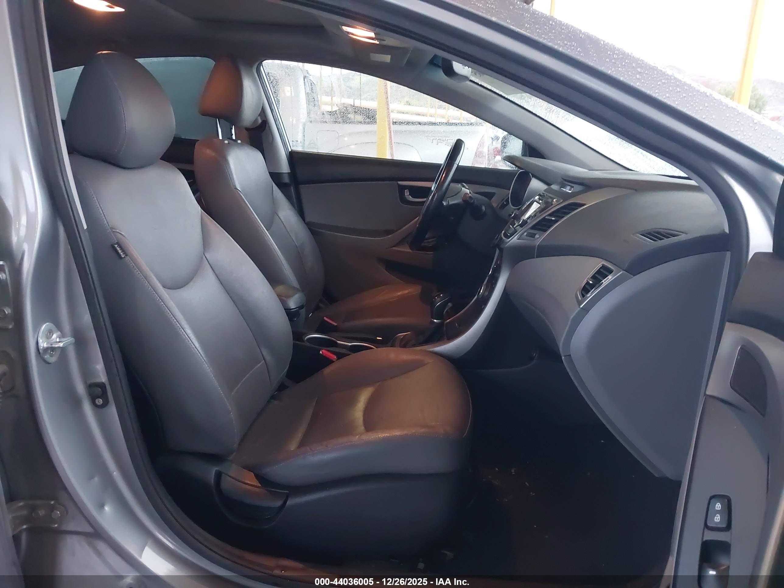 HYUNDAI ELANTRA image 5