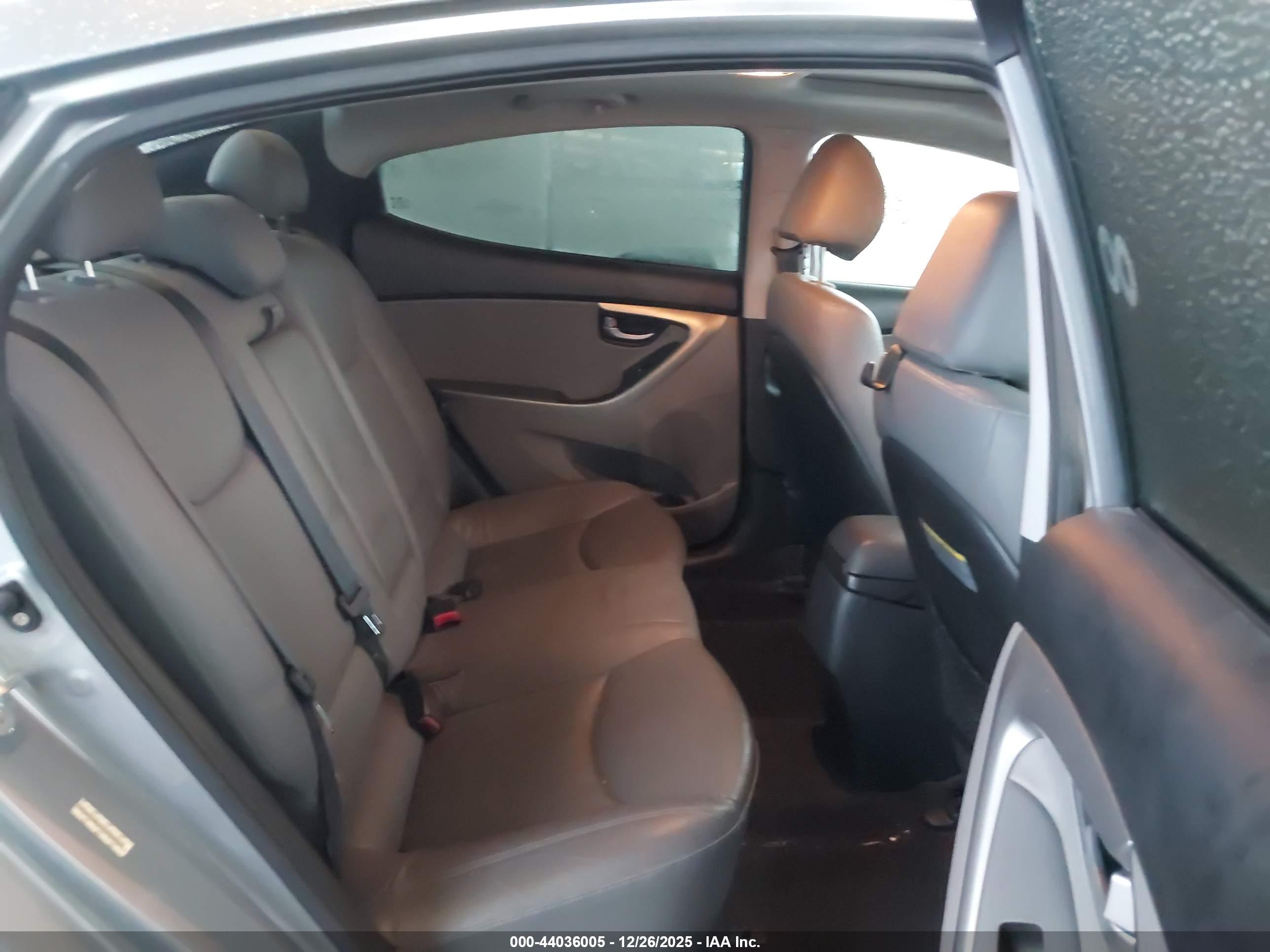 HYUNDAI ELANTRA image 8