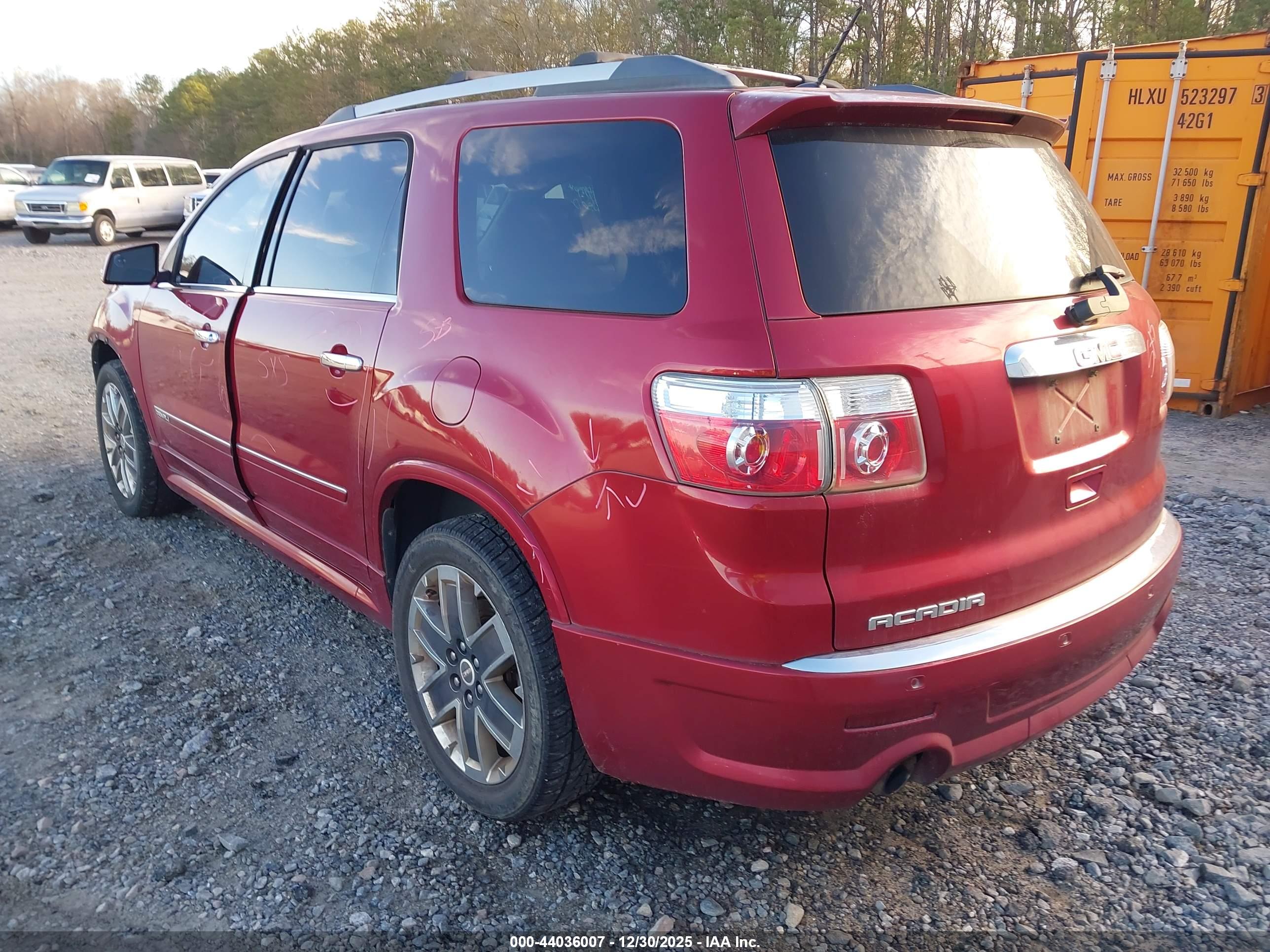 GMC ACADIA image 3