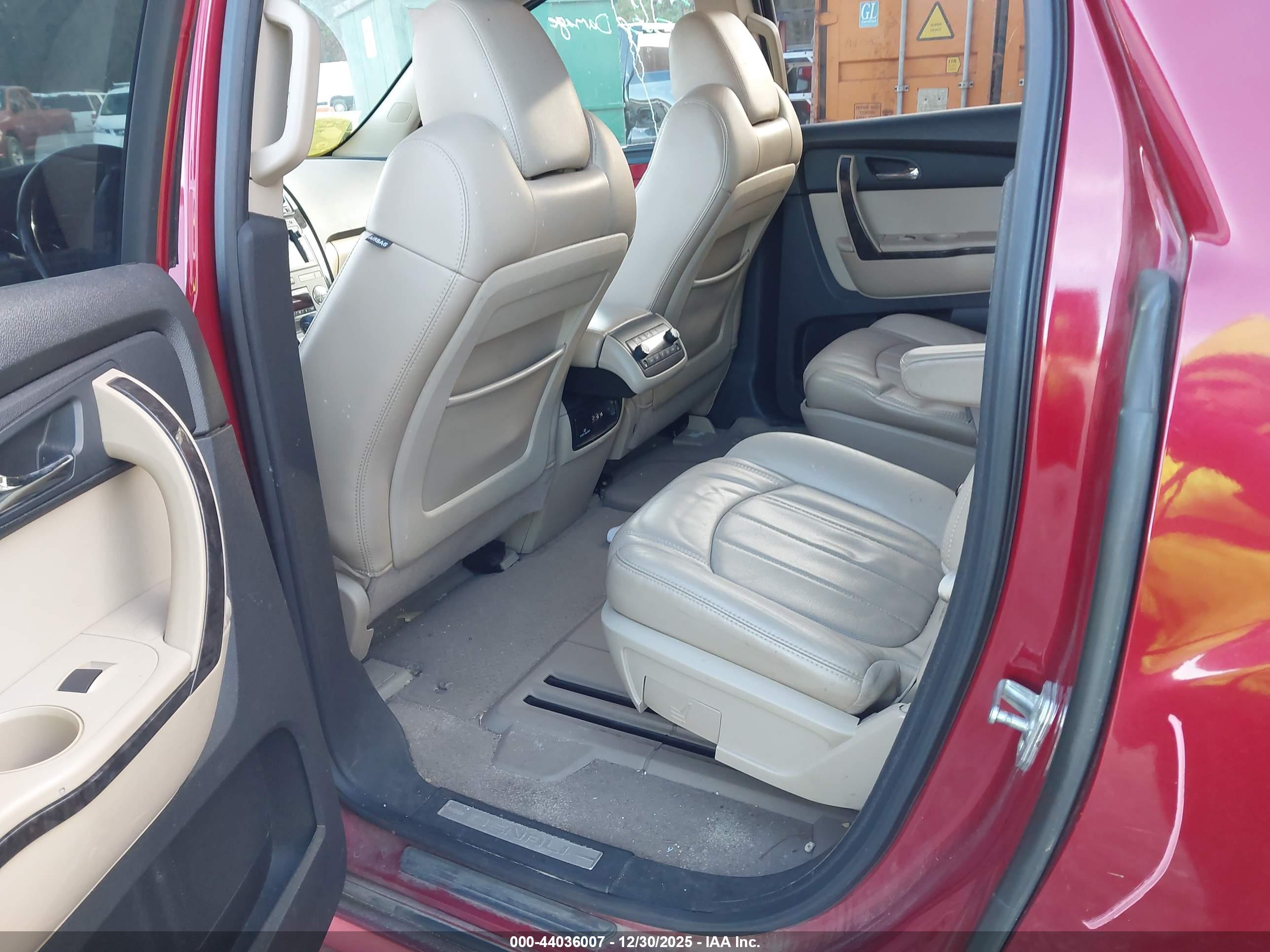 GMC ACADIA image 8